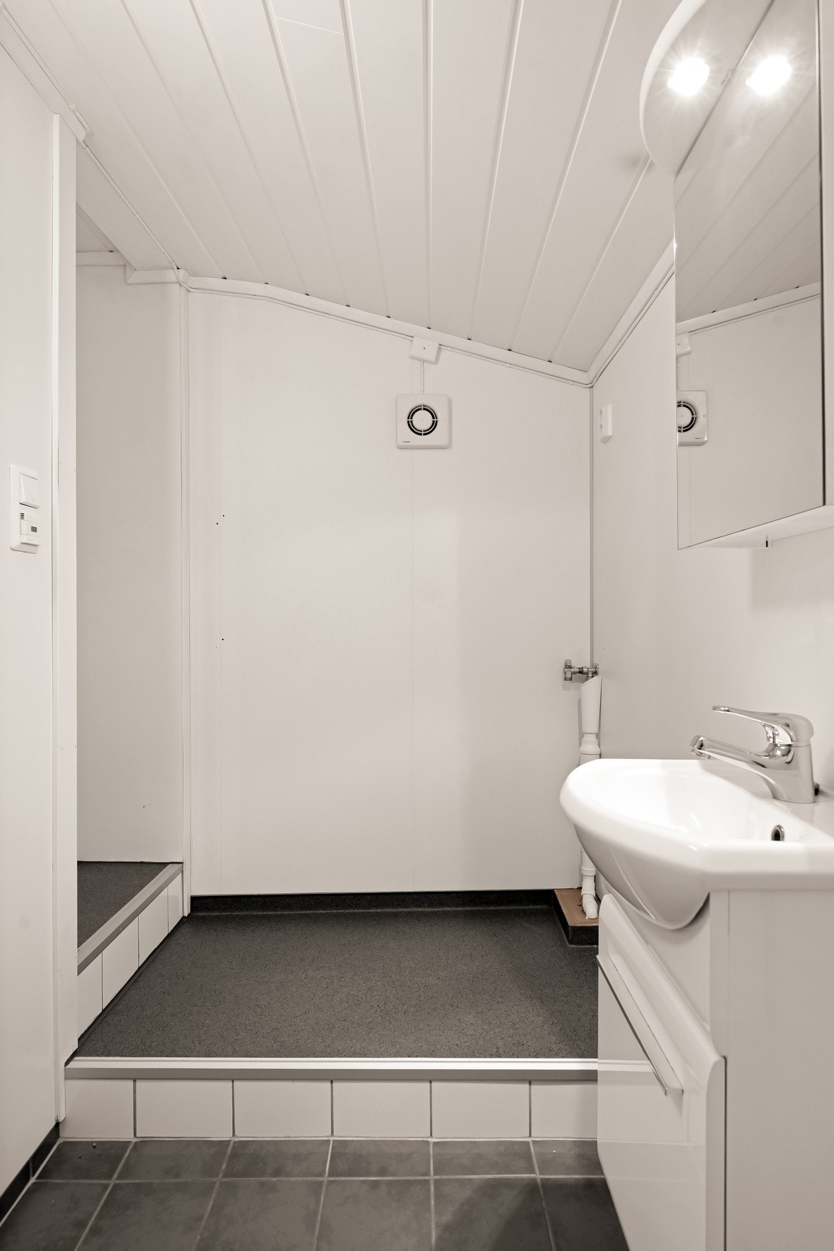 Det er plass til vaskemaskin i midt trappen Galleribilde