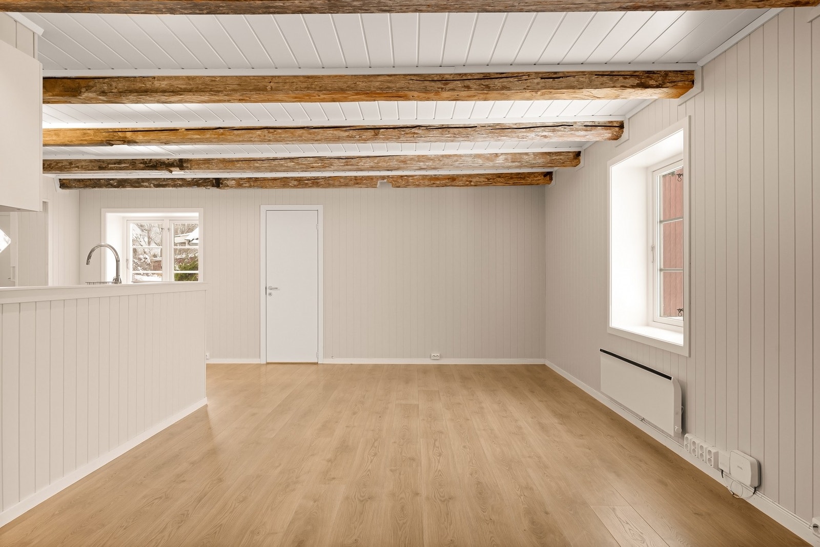 Bjelker fra det som en gang var, det samme med dype karmer Galleribilde