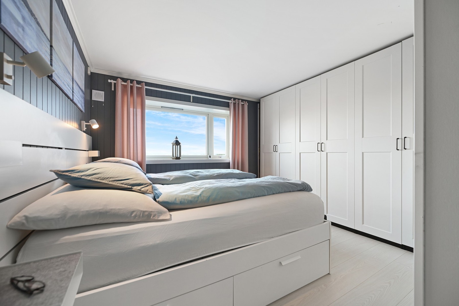 Her er det godt med skapplass i garderobeløsning. Galleribilde