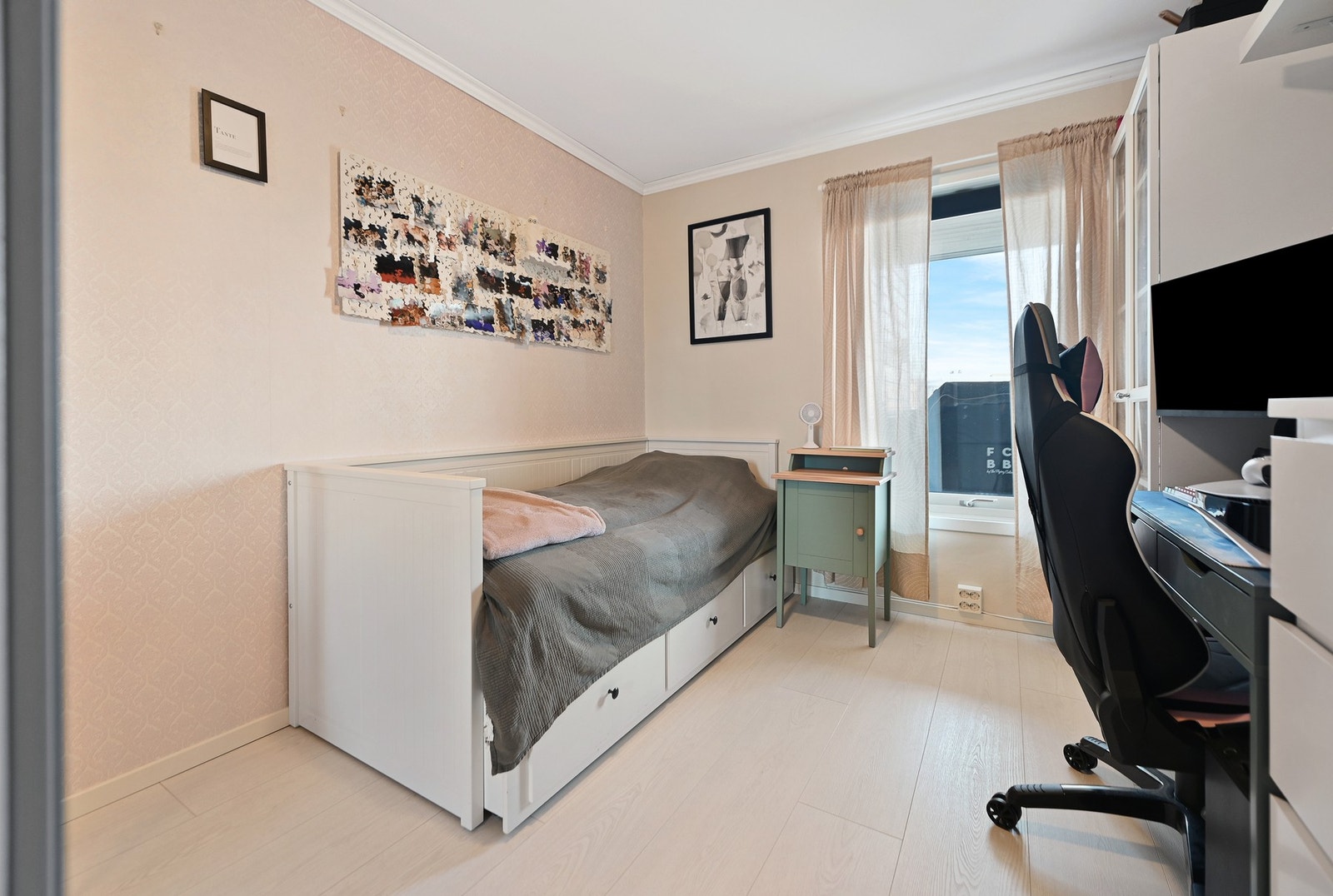 Pent soverom som også kan brukes til kontor Galleribilde