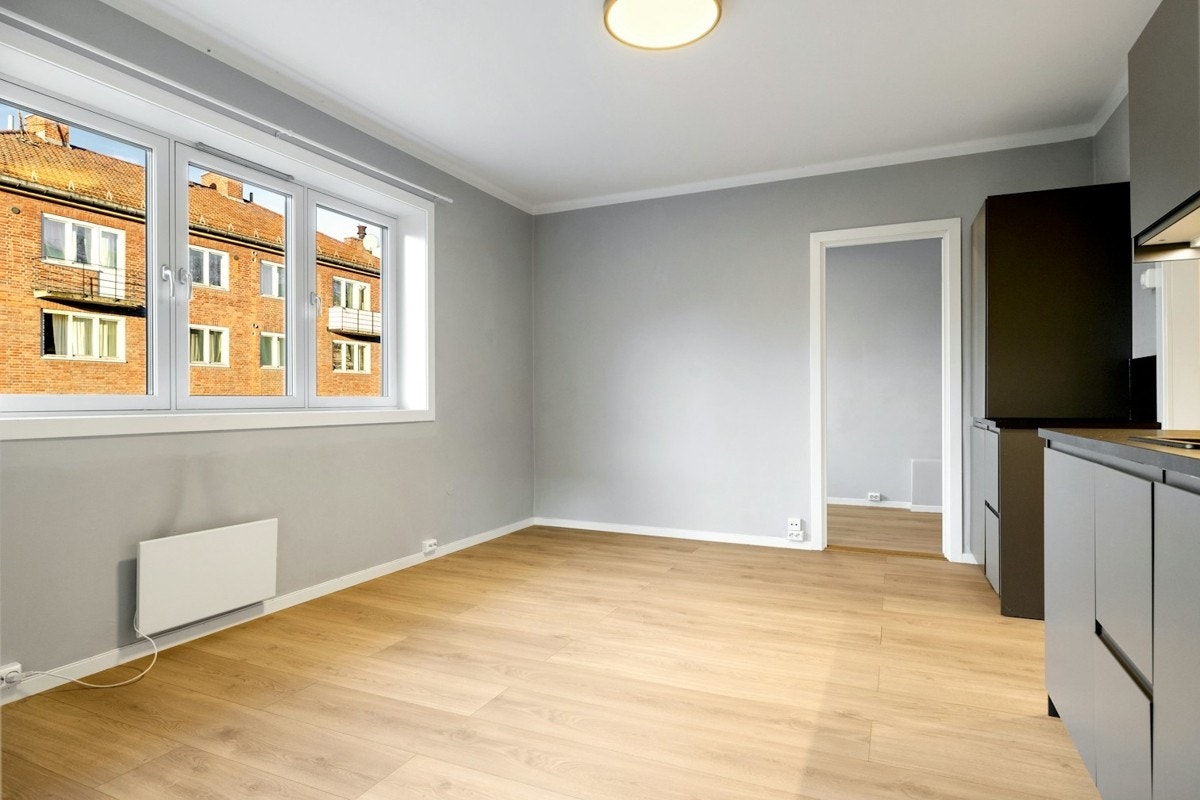 Et hyggelig allrom med 2,62 meter takhøyde Galleribilde