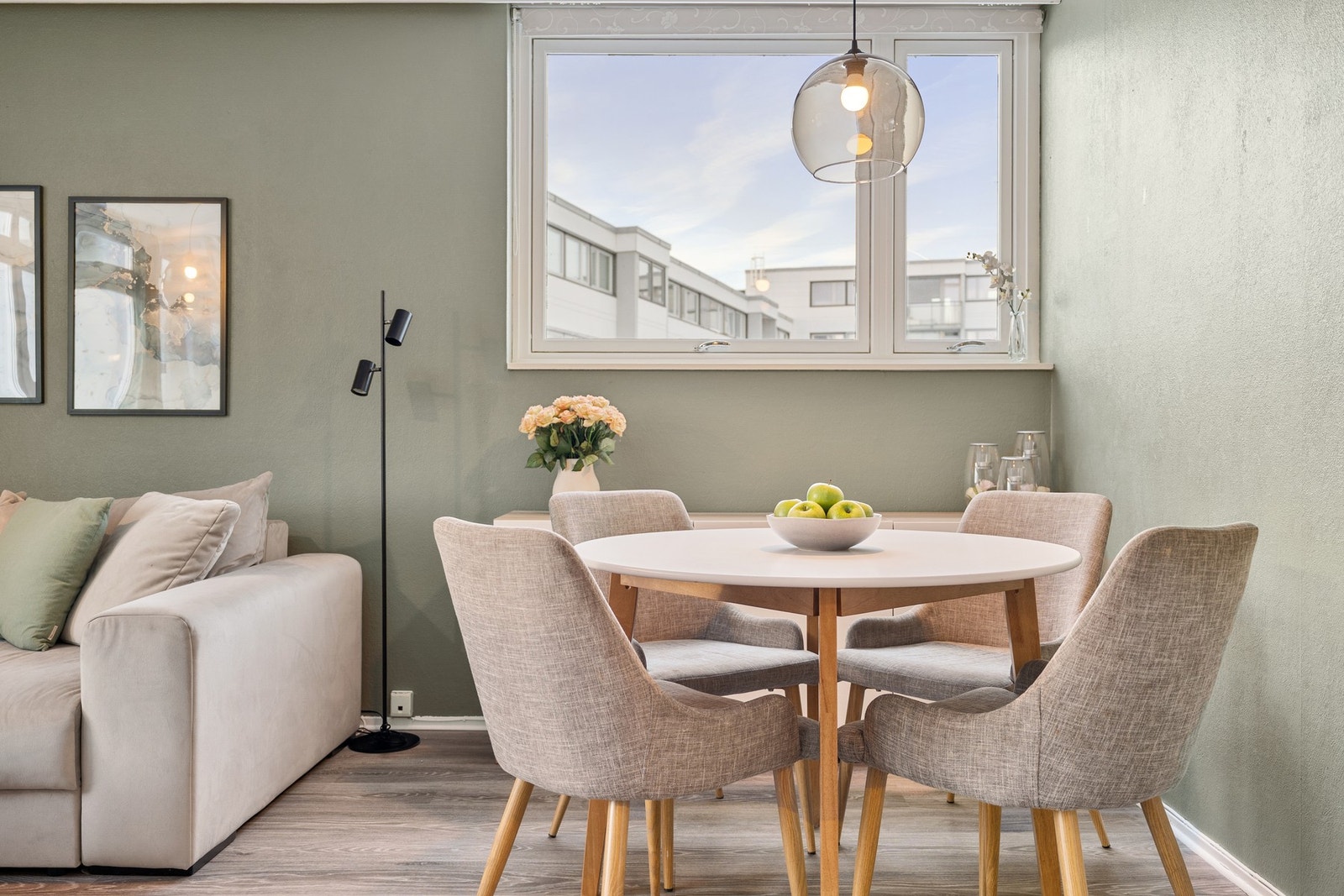 God plass til ønsket bord- og sitteløsninger. Galleribilde