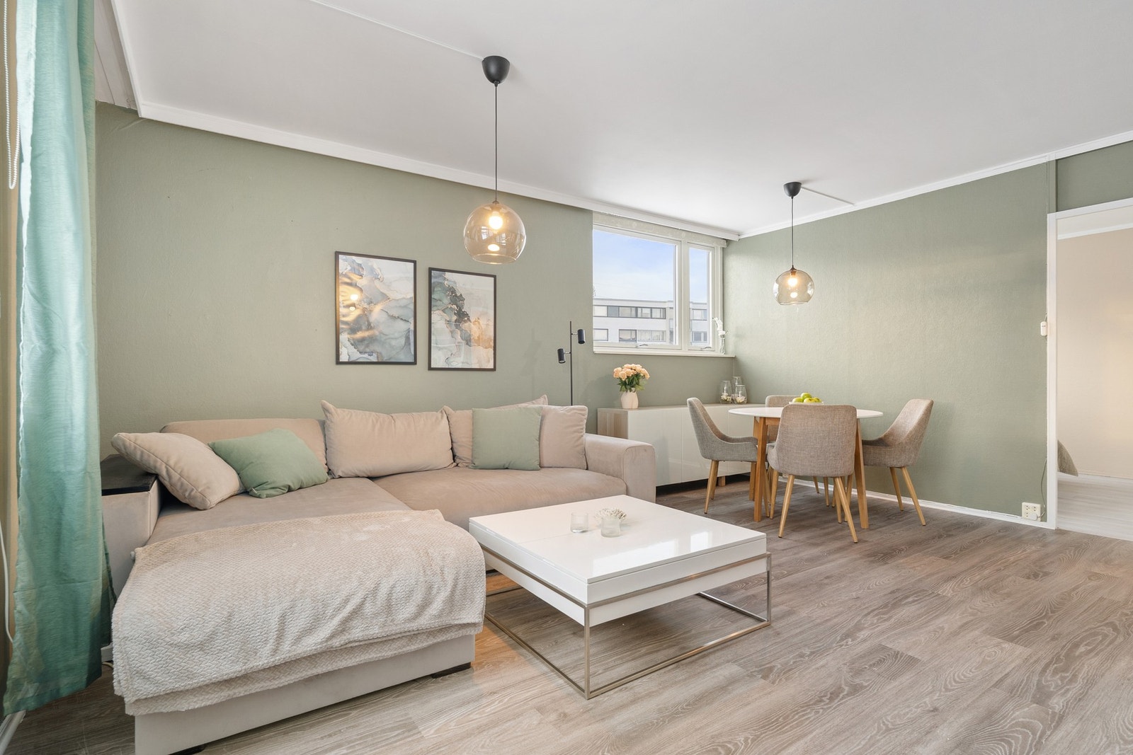 Leiligheten har en praktisk og gjennomtenkt planløsning som gjør det enkelt og møblere. Galleribilde