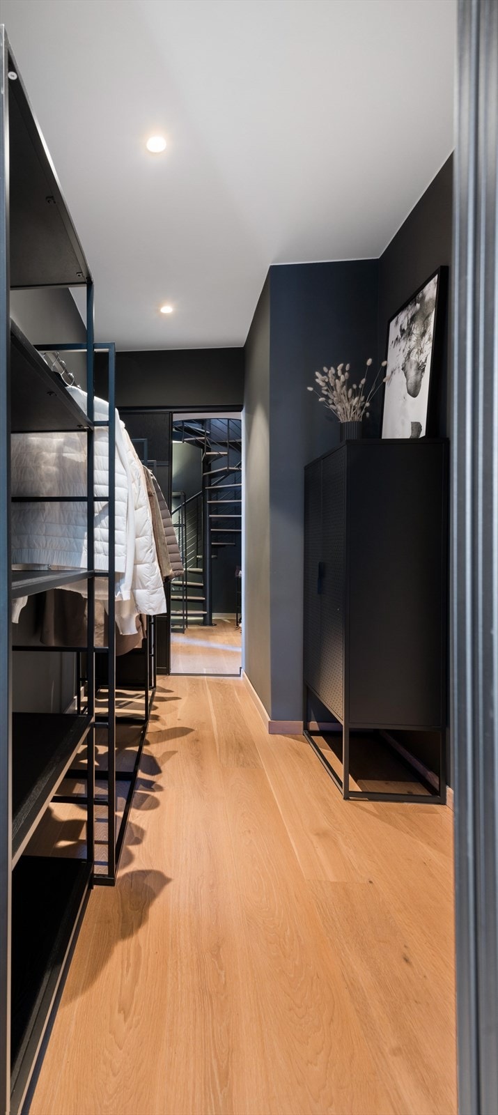 Fin garderobe Galleribilde