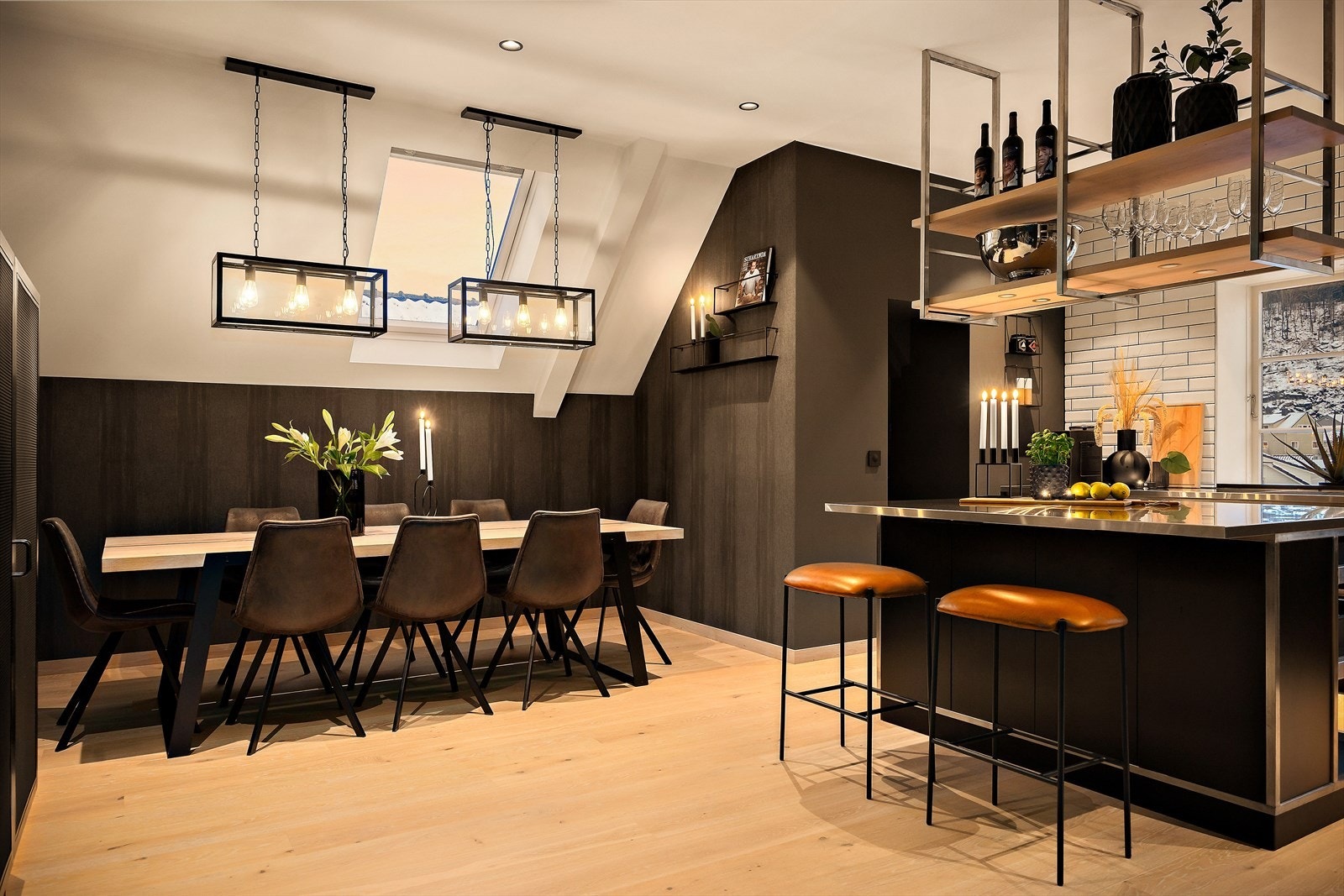 Fin spiseplass på kjøkkenet. Galleribilde