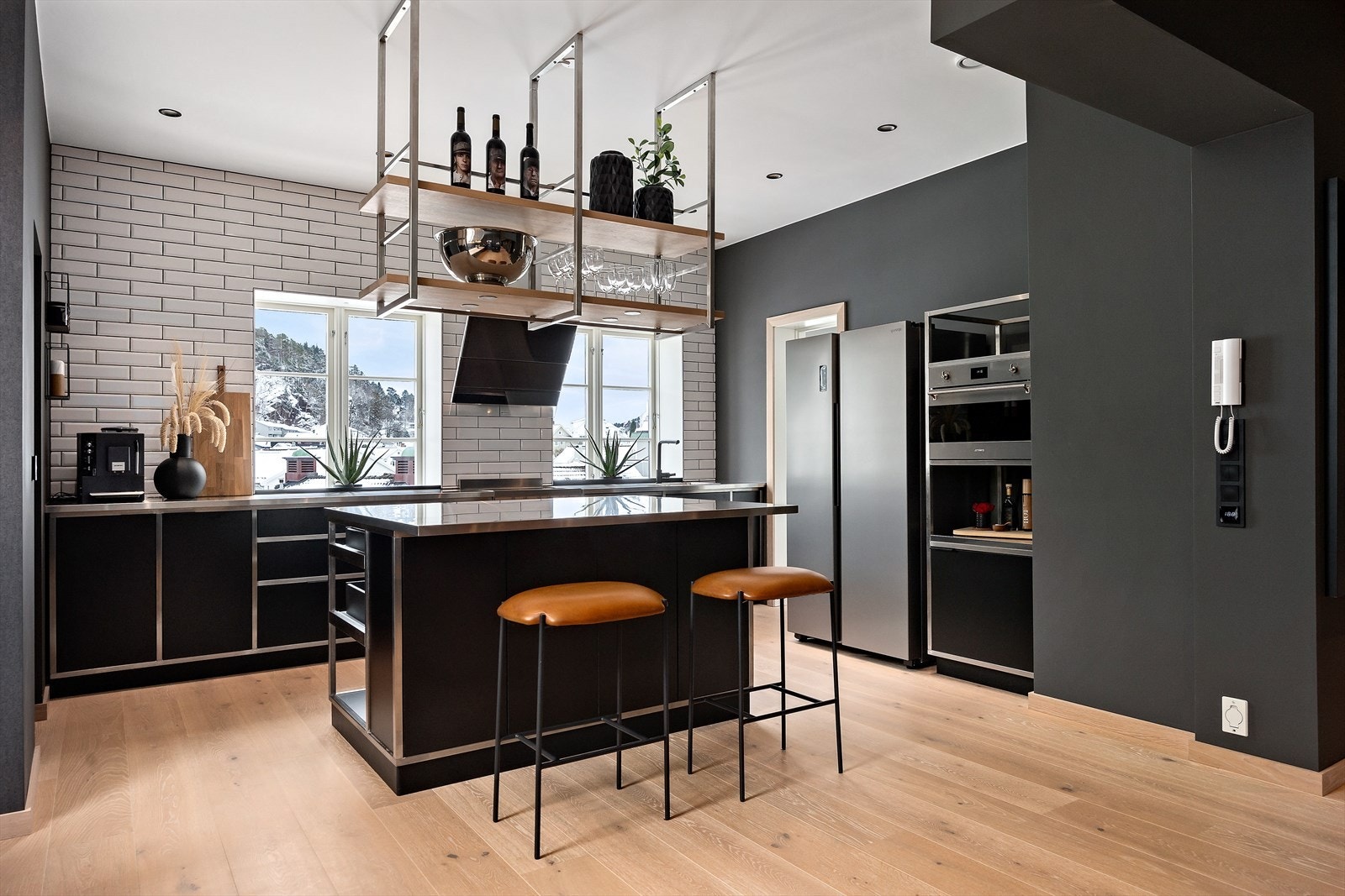 Stilig kjøkkenøy. Galleribilde