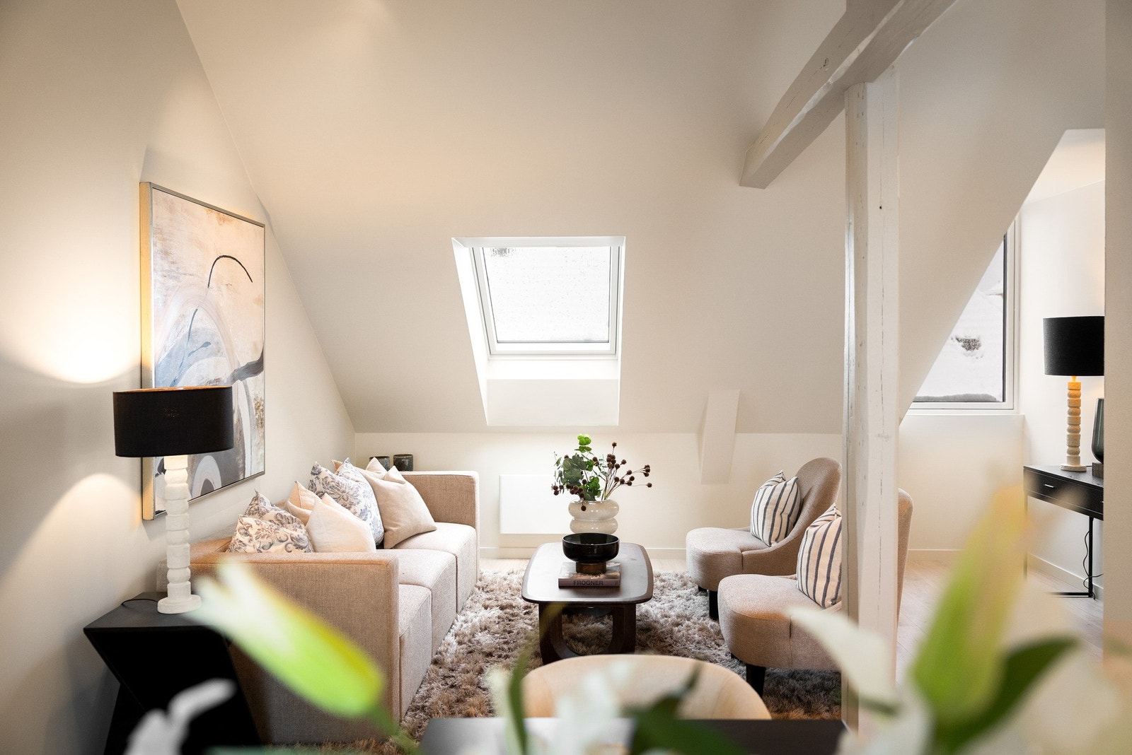 Super beliggenhet, høyt og fritt i øverste etasje. Galleribilde