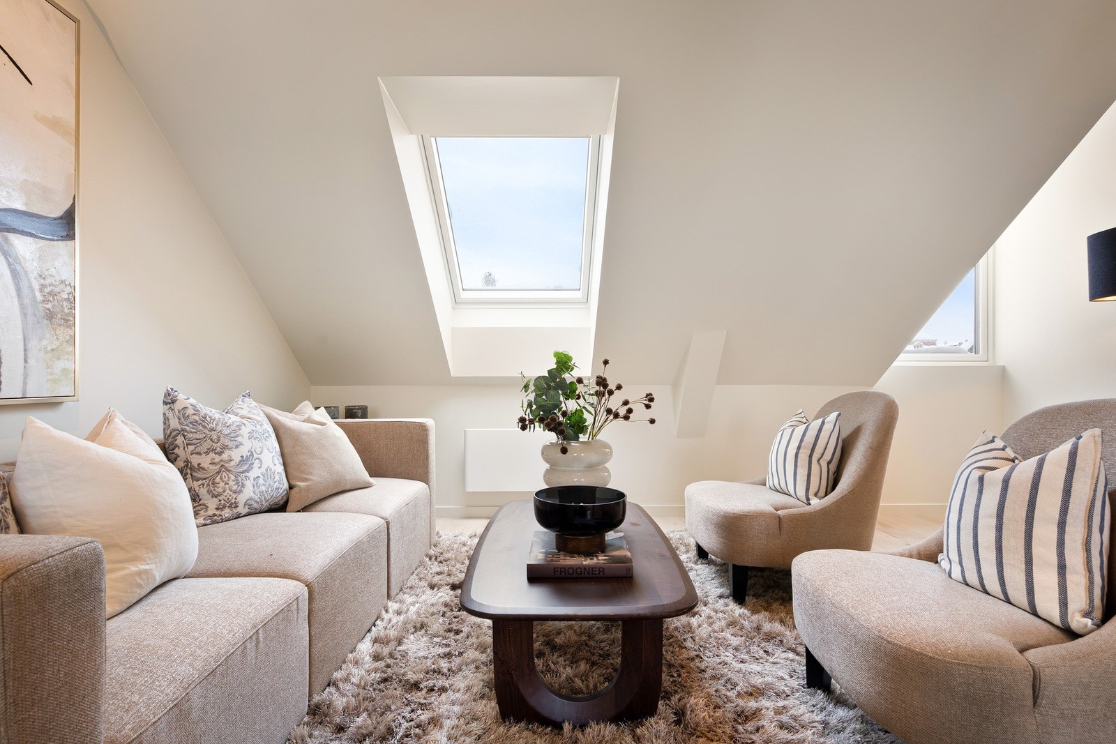 Lys og flott, påkostet 3-roms toppleilighet med attraktiv beliggenhet på Frogner. Galleribilde