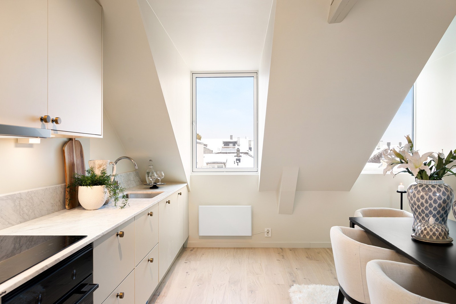 God skap- og benkeplass. Galleribilde