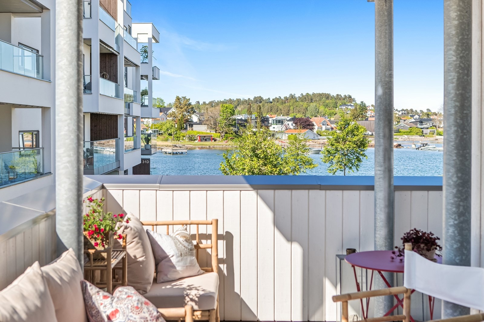 Leiligheten har to solrike balkonger - én mot sydøst, og én mot nordvest. Galleribilde