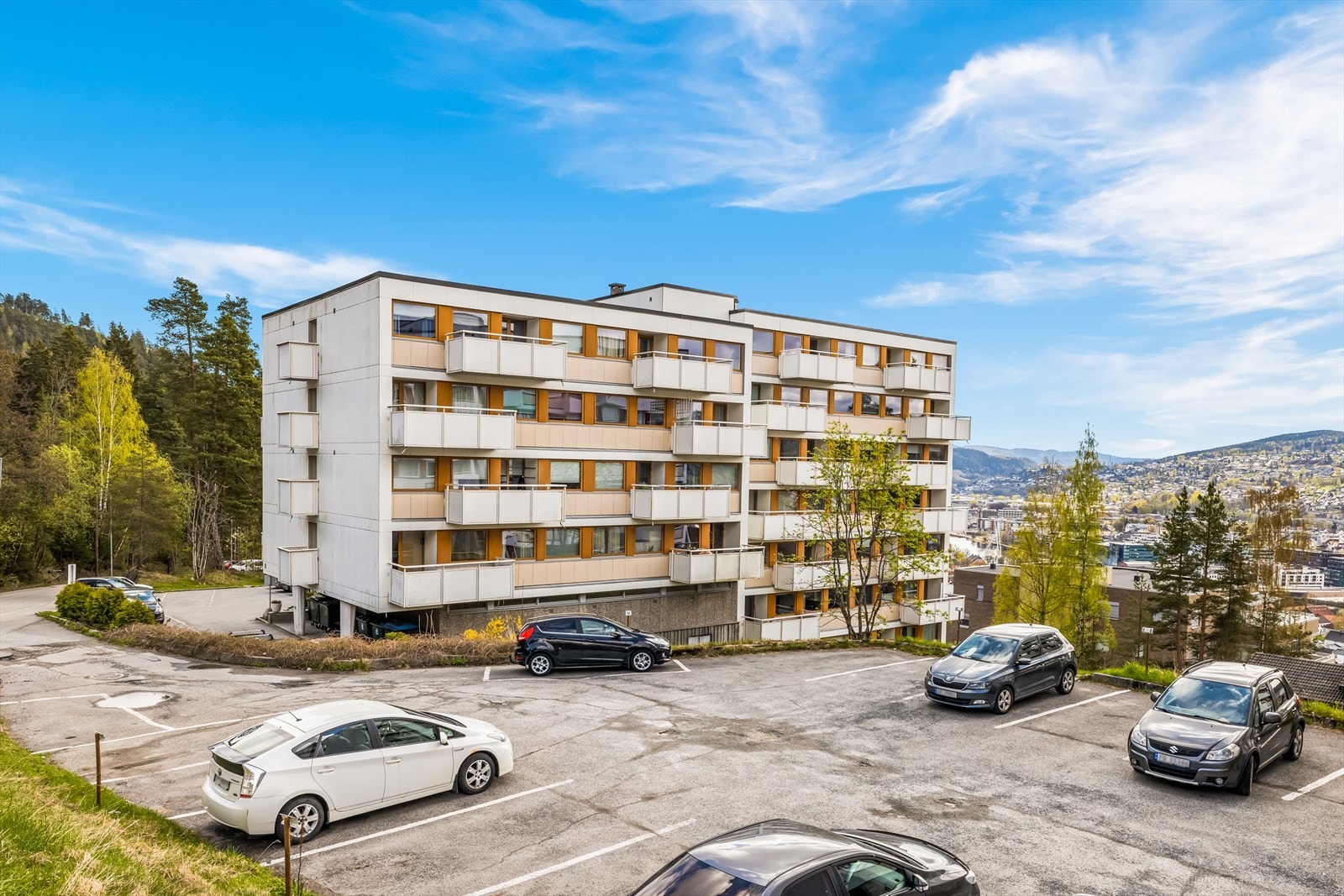 Her har man kort vei til både Drammen sentrum med alt av byens fasiliteter og marka i umiddelbar nærhet Galleribilde