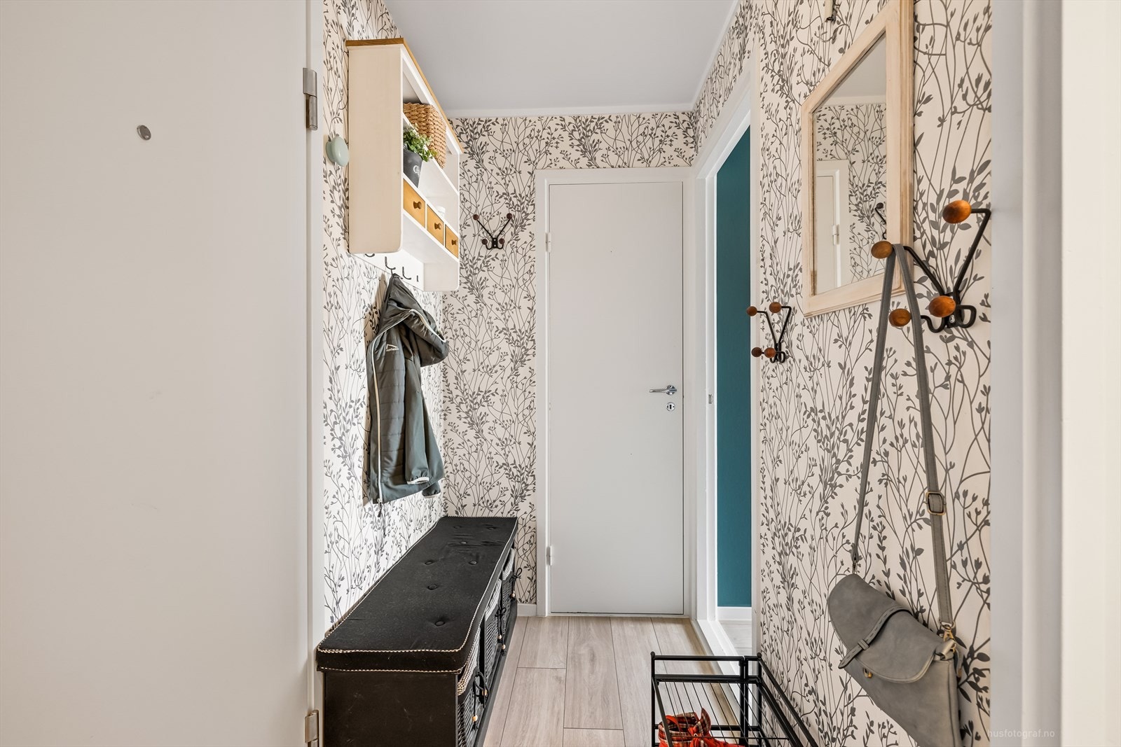 Entré med plass for oppbevaring av yttertøy Galleribilde