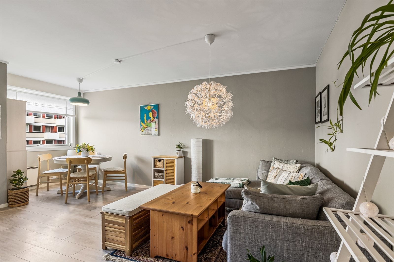 Det er godt med naturlig lys fra store vindusflater Galleribilde