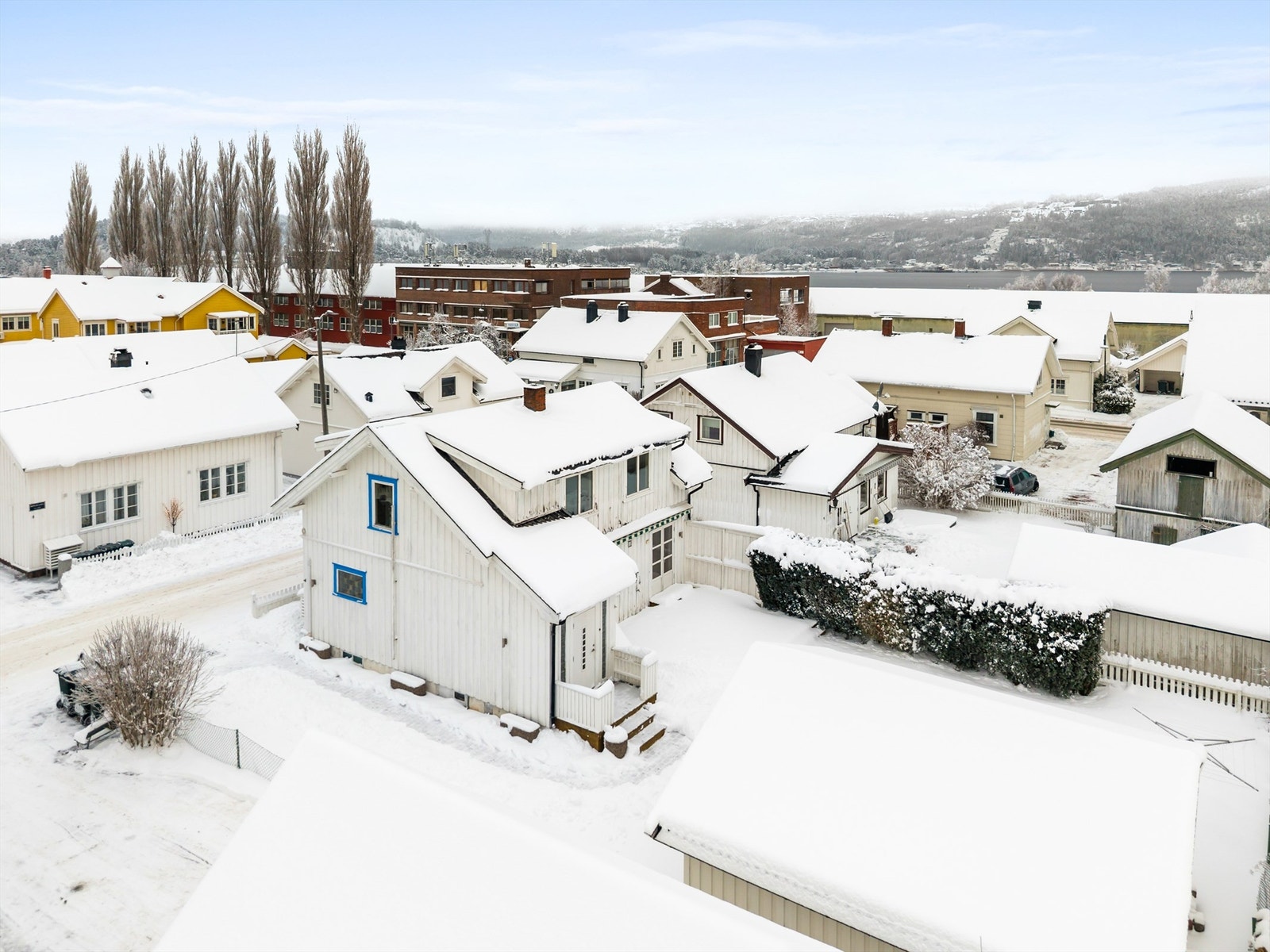 En sjarmerende enebolig med gode uteplasser og gode solforhold. Foto: Tor Harald Johannesen Galleribilde
