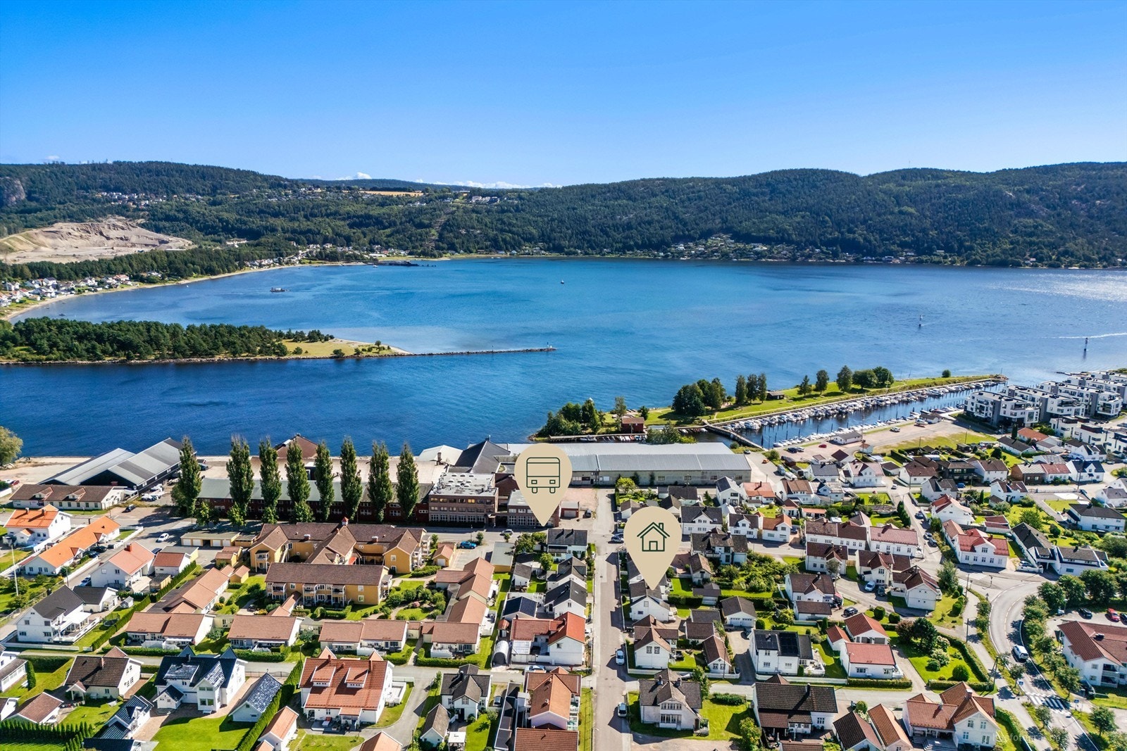 Fra boligen er det kort gangavstand til busstopp med gode forbindelser Galleribilde