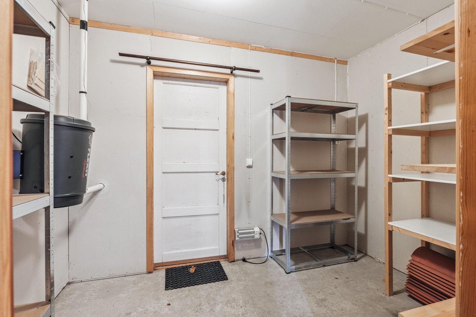 Bod innenfor garasjen Galleribilde