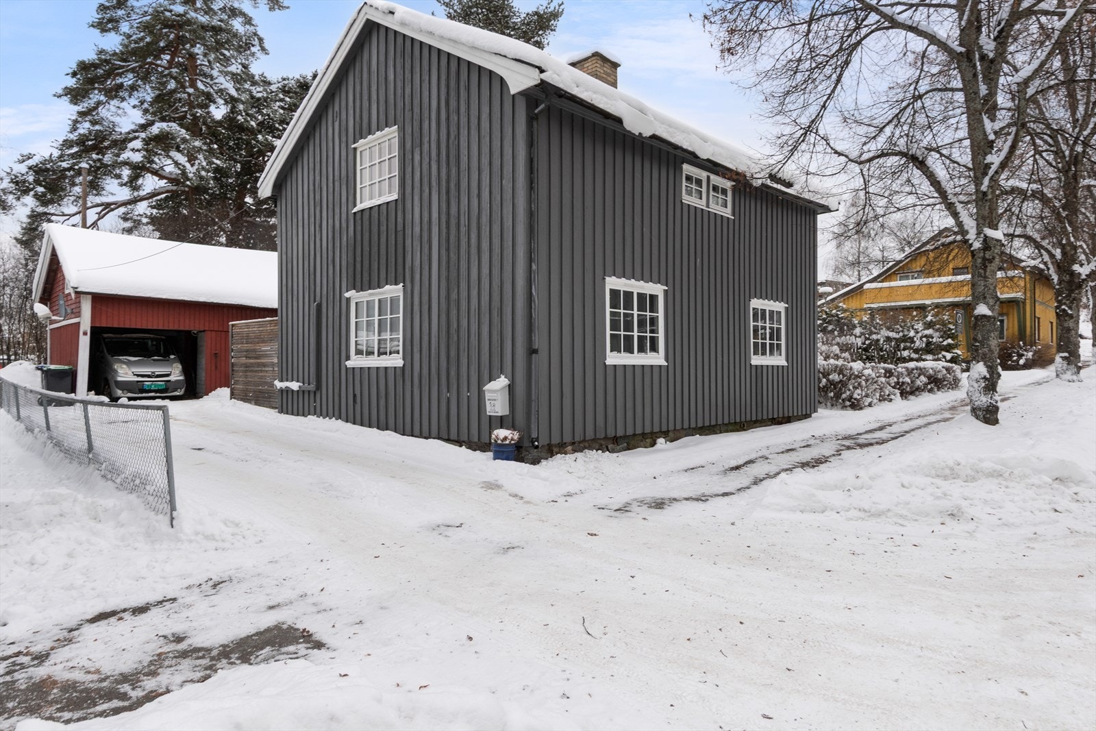 Sentral beliggenhet med stort potensiale for å bli et nytt og godt familiehjem! Galleribilde