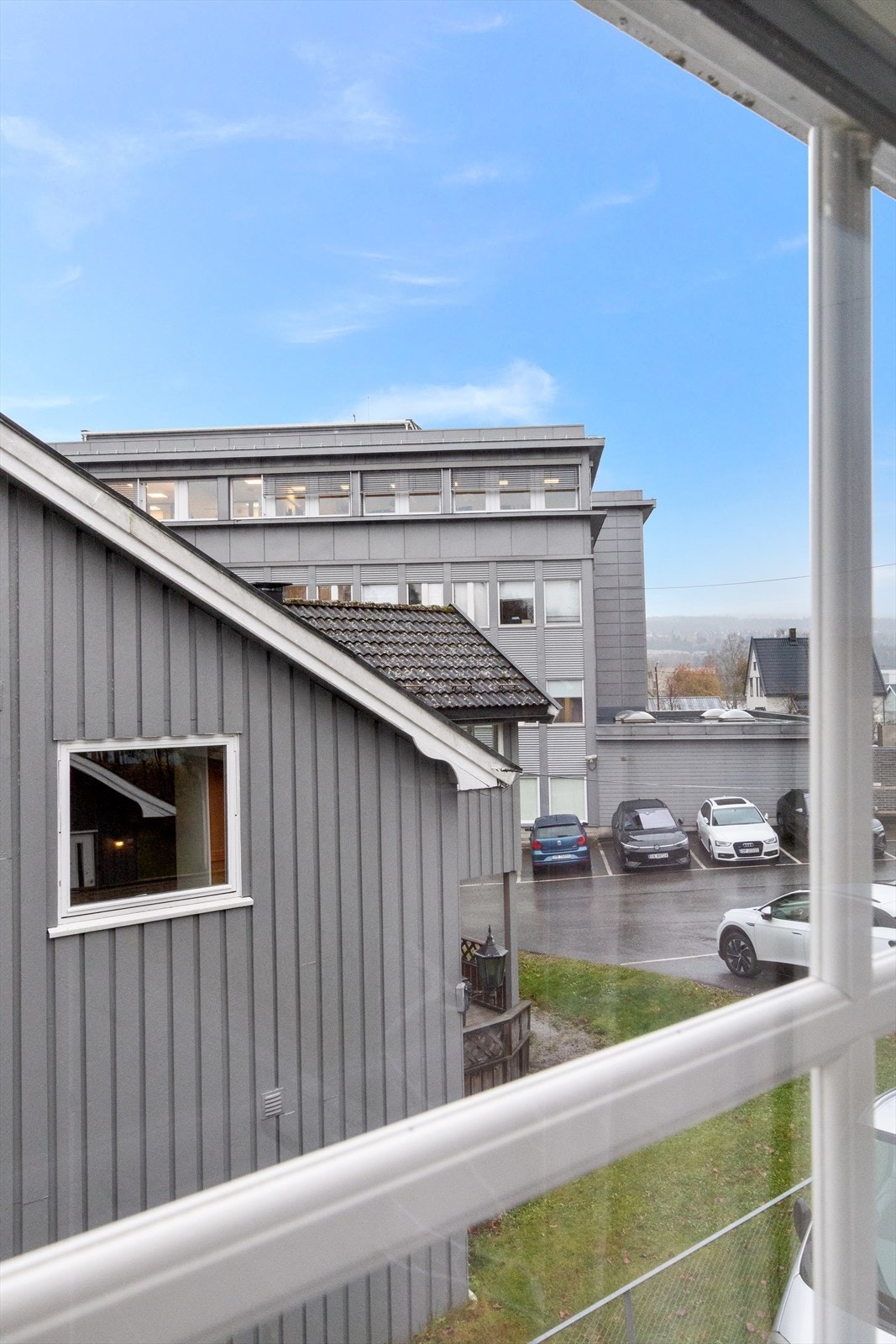 "Utsikt" - dette er et trygt og godt nabolag for Politiet er naboen! Galleribilde