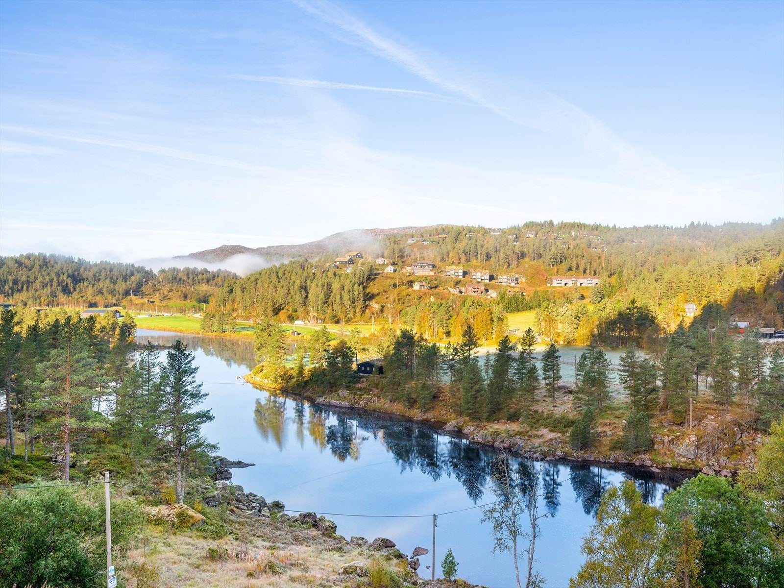 Flott utsikt mot Sira og Sageneset, her er det også er fint å bade og fiske om sommeren. Galleribilde