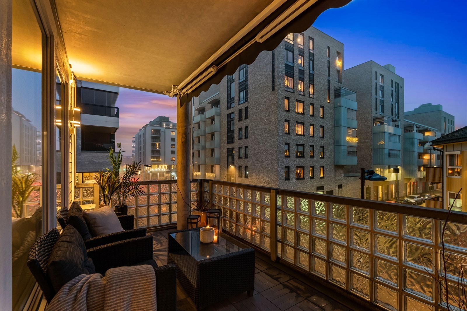 Fra stuen er det utgang til en vestvendt balkong. Galleribilde