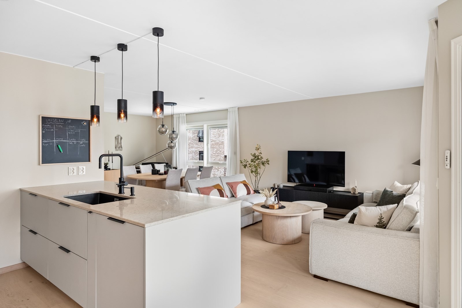 Kjøkkenet er fra kvalitetsleverandøren Rotpunkt som kler rommet godt. Galleribilde