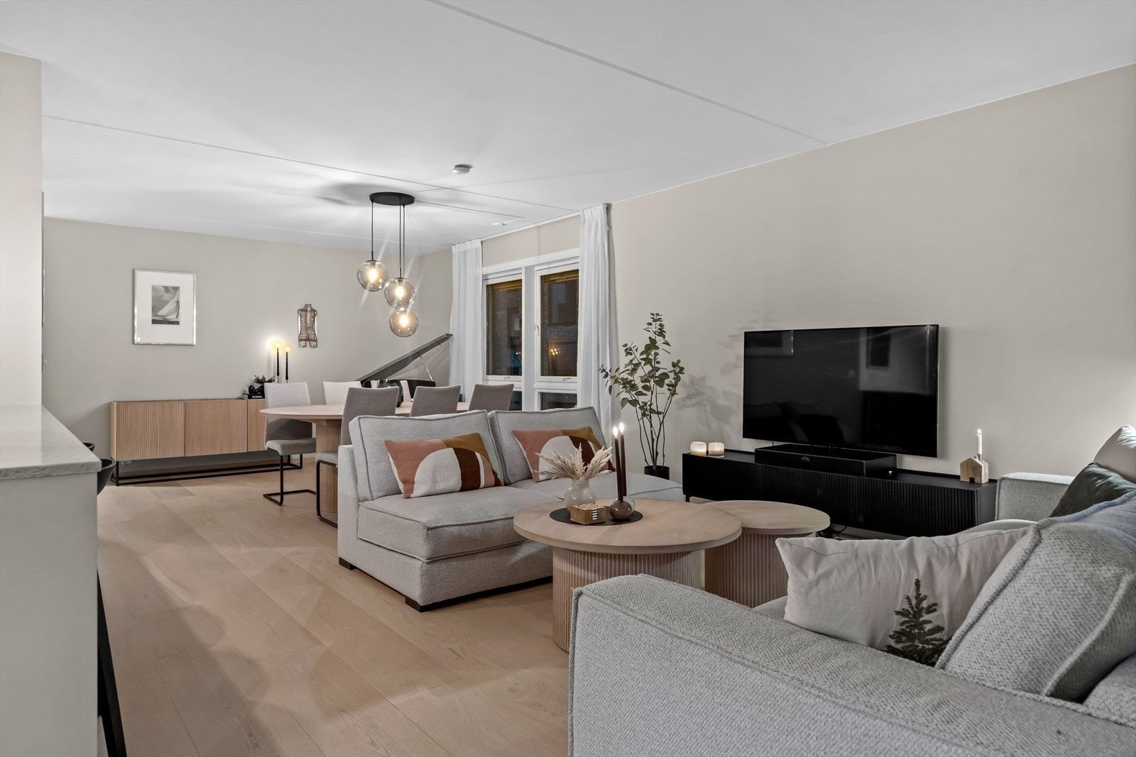 Leiligheten har en flott intern beliggenhet i enden i tredje etasje. Galleribilde