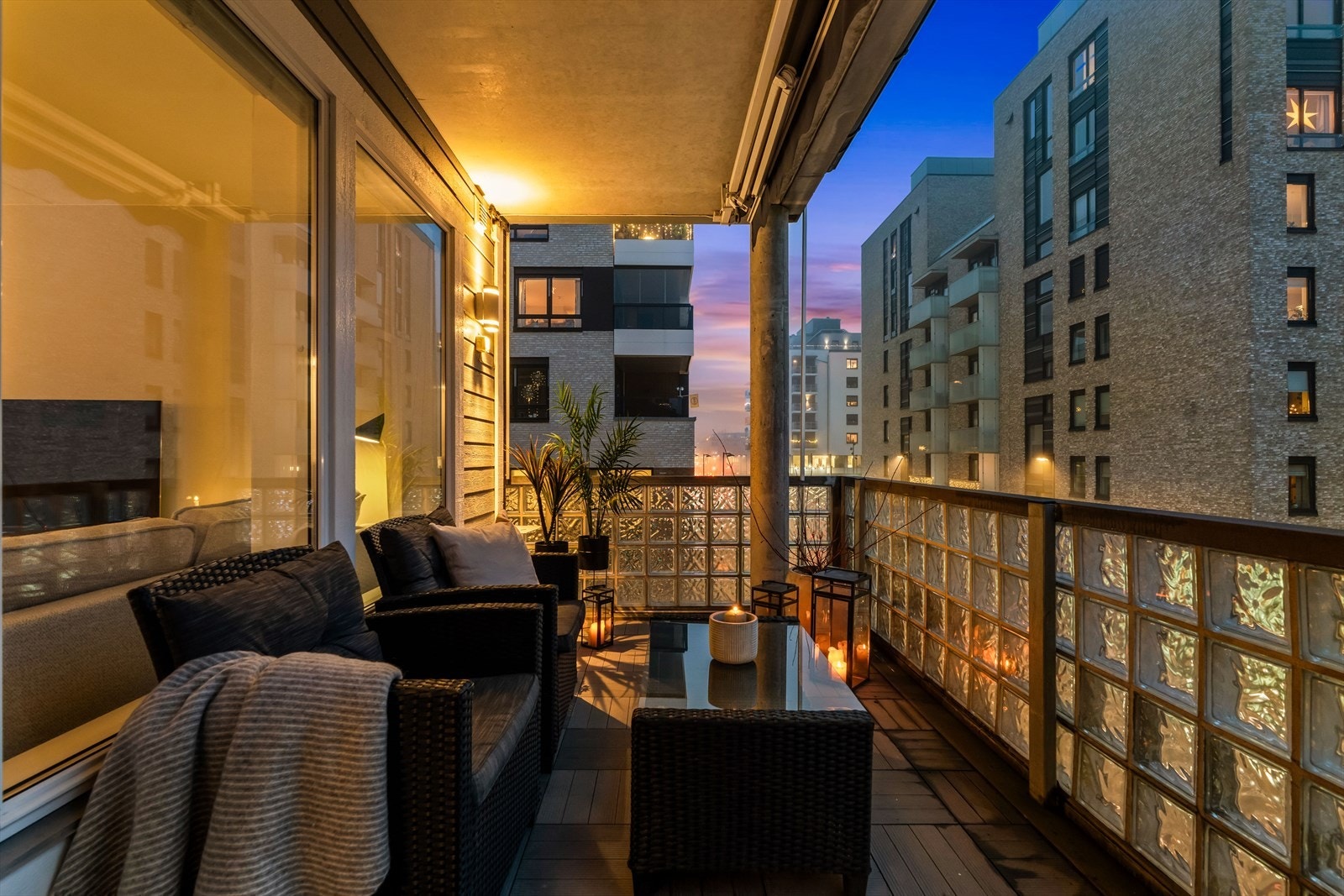 Balkongen er på ca. 8 kvm. Galleribilde