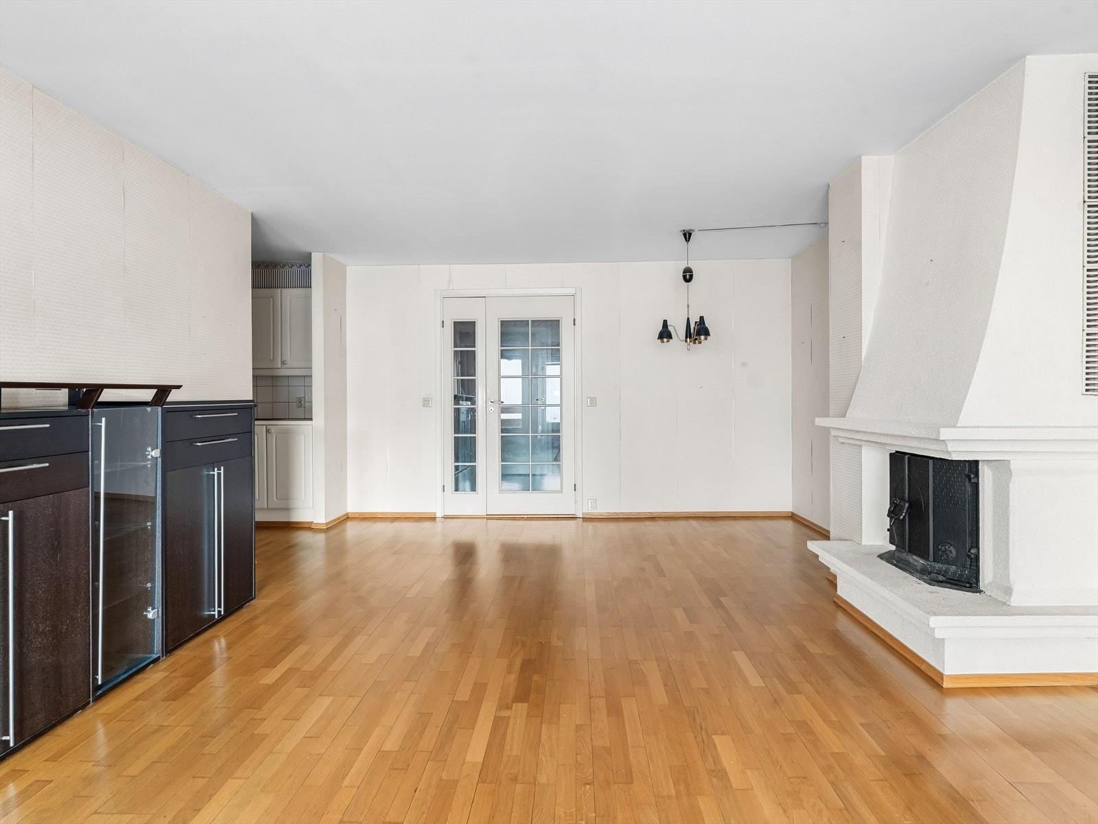 Kjøkkenet er delvis åpent ut mot stuen. Galleribilde