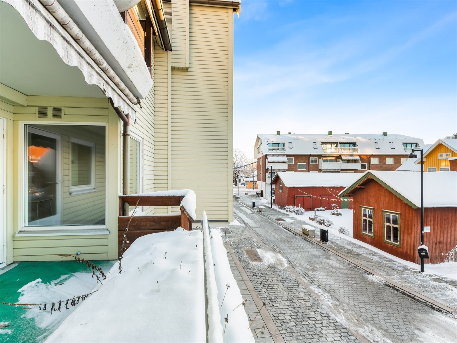 Her ute er det plass til utemøbler, samt gass-/elektrisk grill. Galleribilde