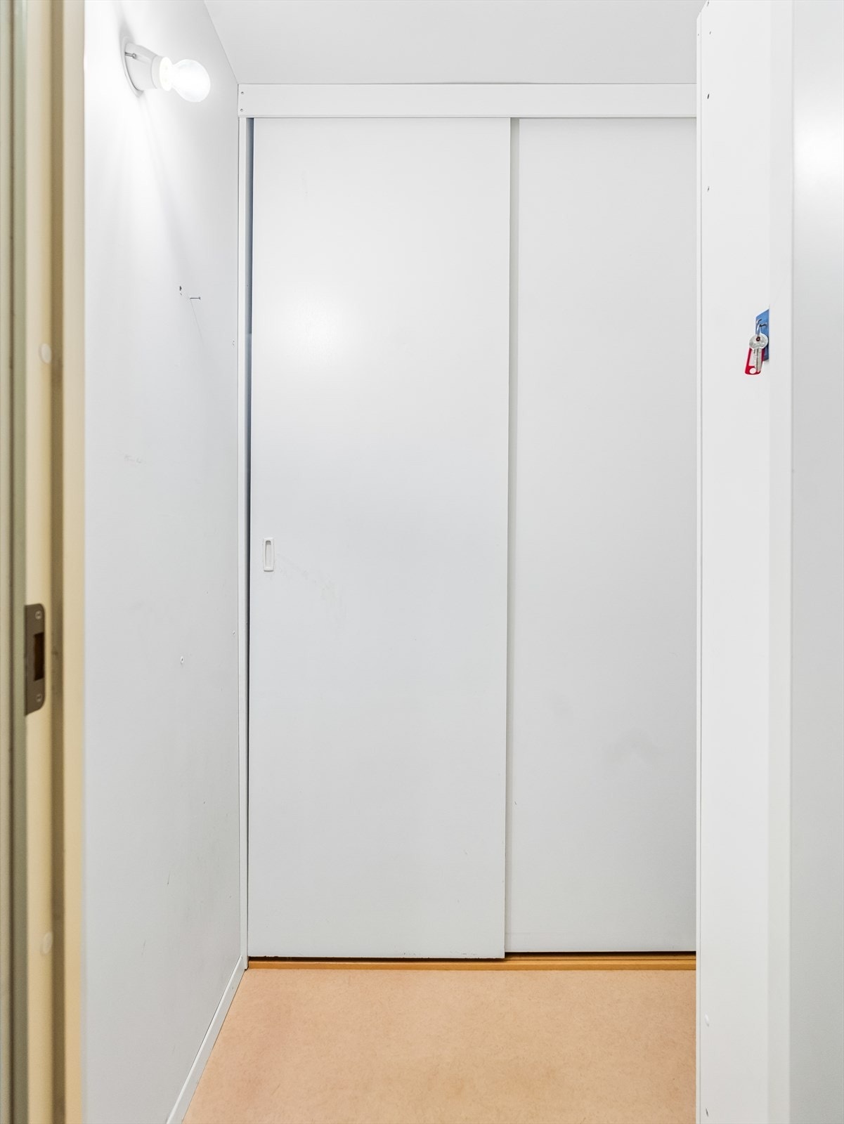 Det er inngang til en praktisk innvendig bod med ekstra lagringsplass. Galleribilde