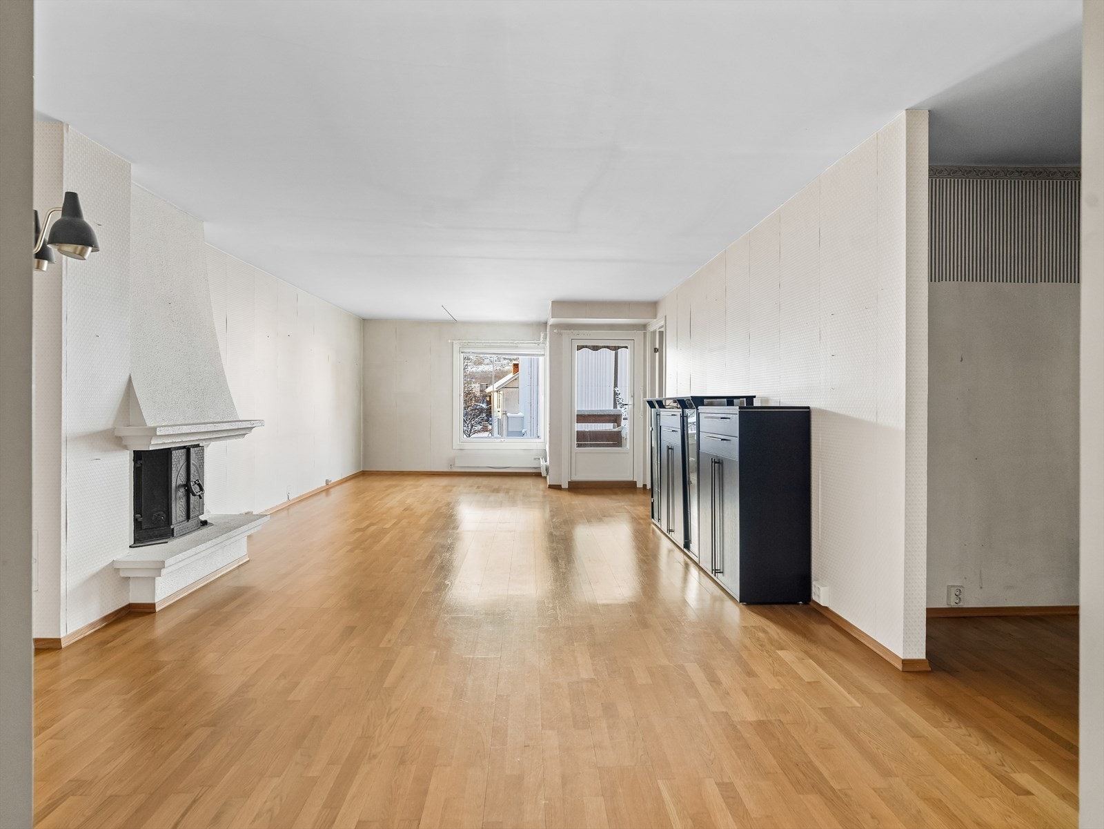 Leiligheten ligger fint til i 2. etasje, og rommer entré, åpen stue-/kjøkkenløsning med utgang til balkong, soverom og flislagt bad. Galleribilde