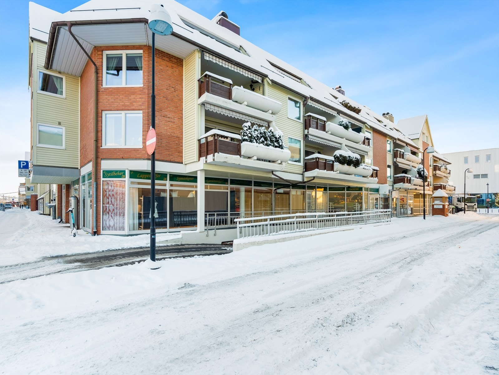 Fasade fra bakkeplan. Galleribilde