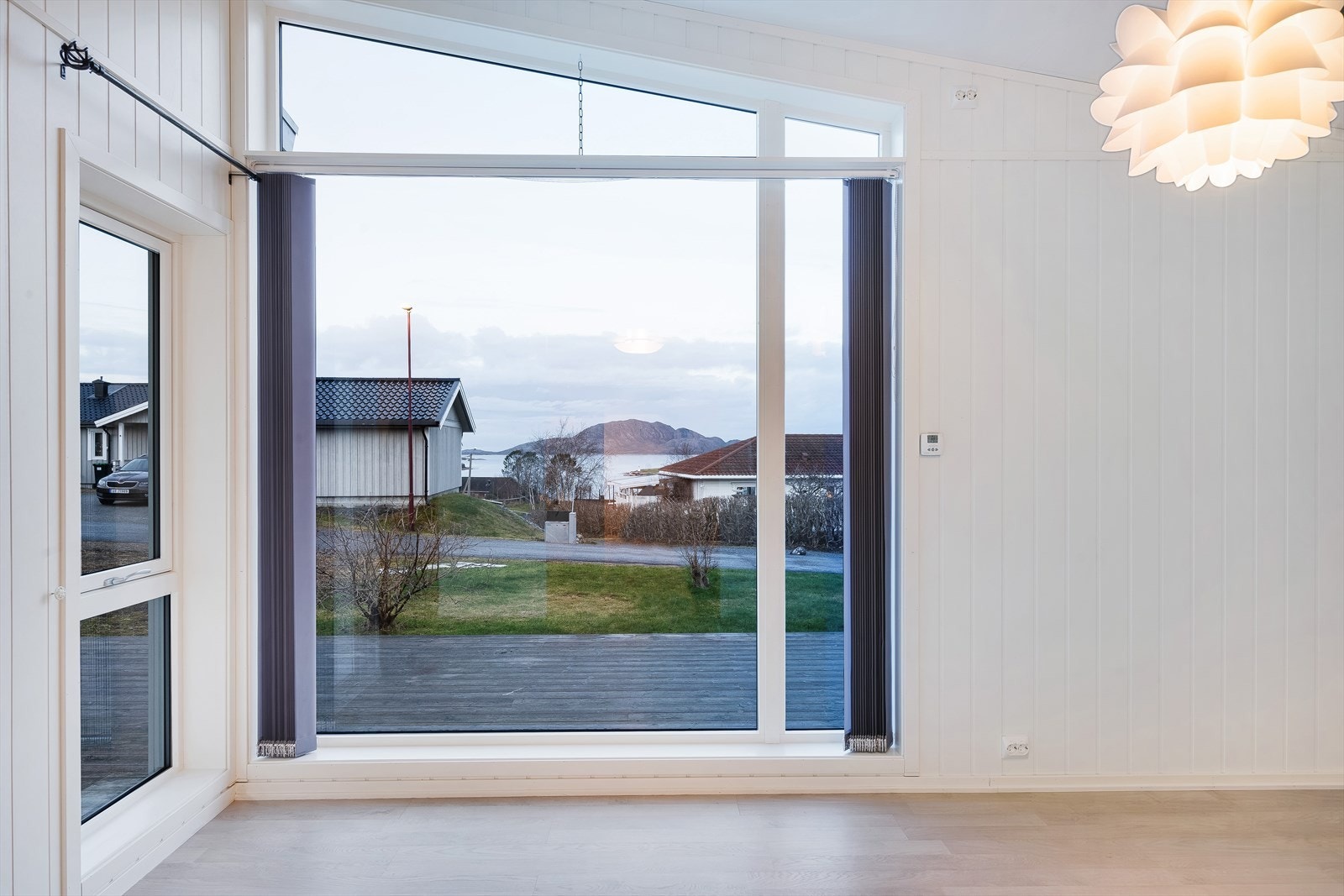 Herlig med store vinduer og fin utsikt. Galleribilde