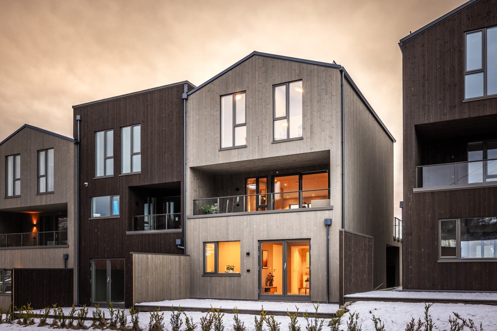 ? Stor og solrik terrasse, god plass til både spisegruppe og lounge ? Galleribilde