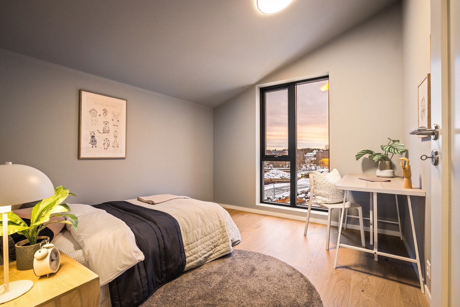 ? Boligen har totalt 3(4) soverom, 2(1) stuer samt 2 oppholdsrom for kreativitet/kontor ? Galleribilde