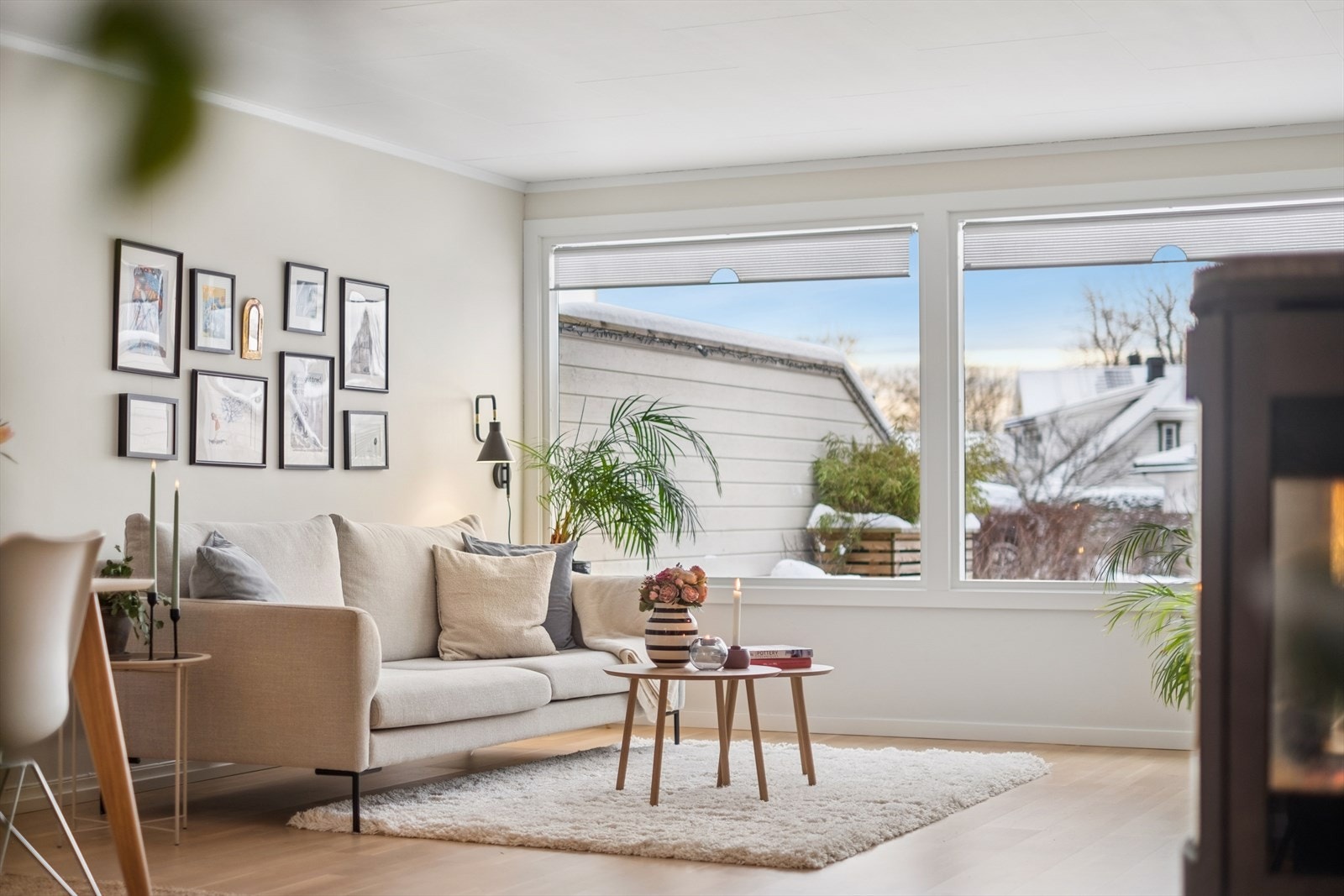 Velkommen til Snarveien 14C! Et innholdsrikt rekkehus med en stor, sørvest-vendt markterrasse. Galleribilde