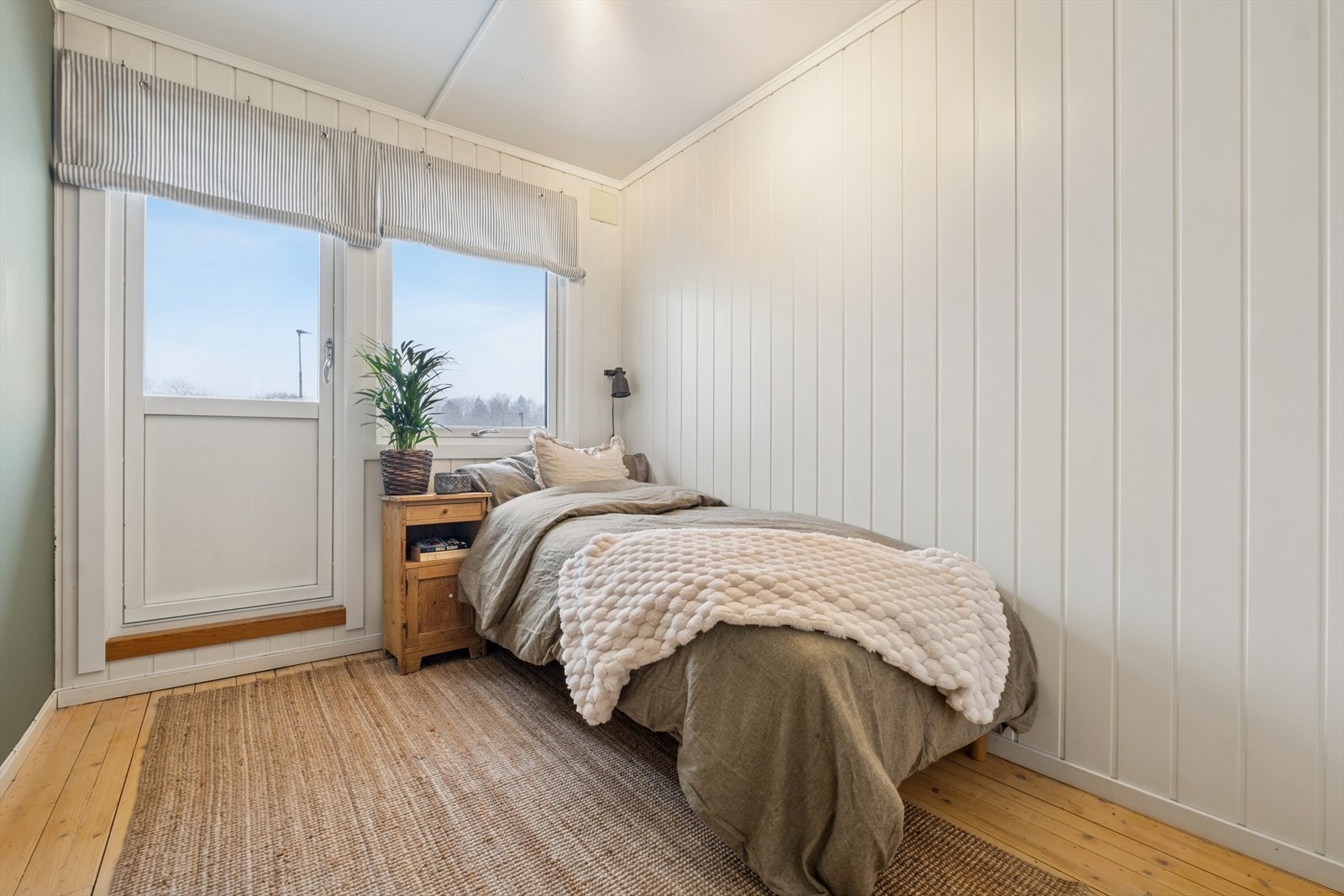 Fra det tredje soverommet er det utgang til en sørvest-vendt veranda på 14 m². Galleribilde