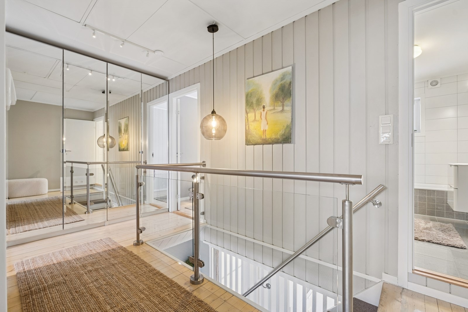 I gangen er det rikelig med garderobeplass. Galleribilde