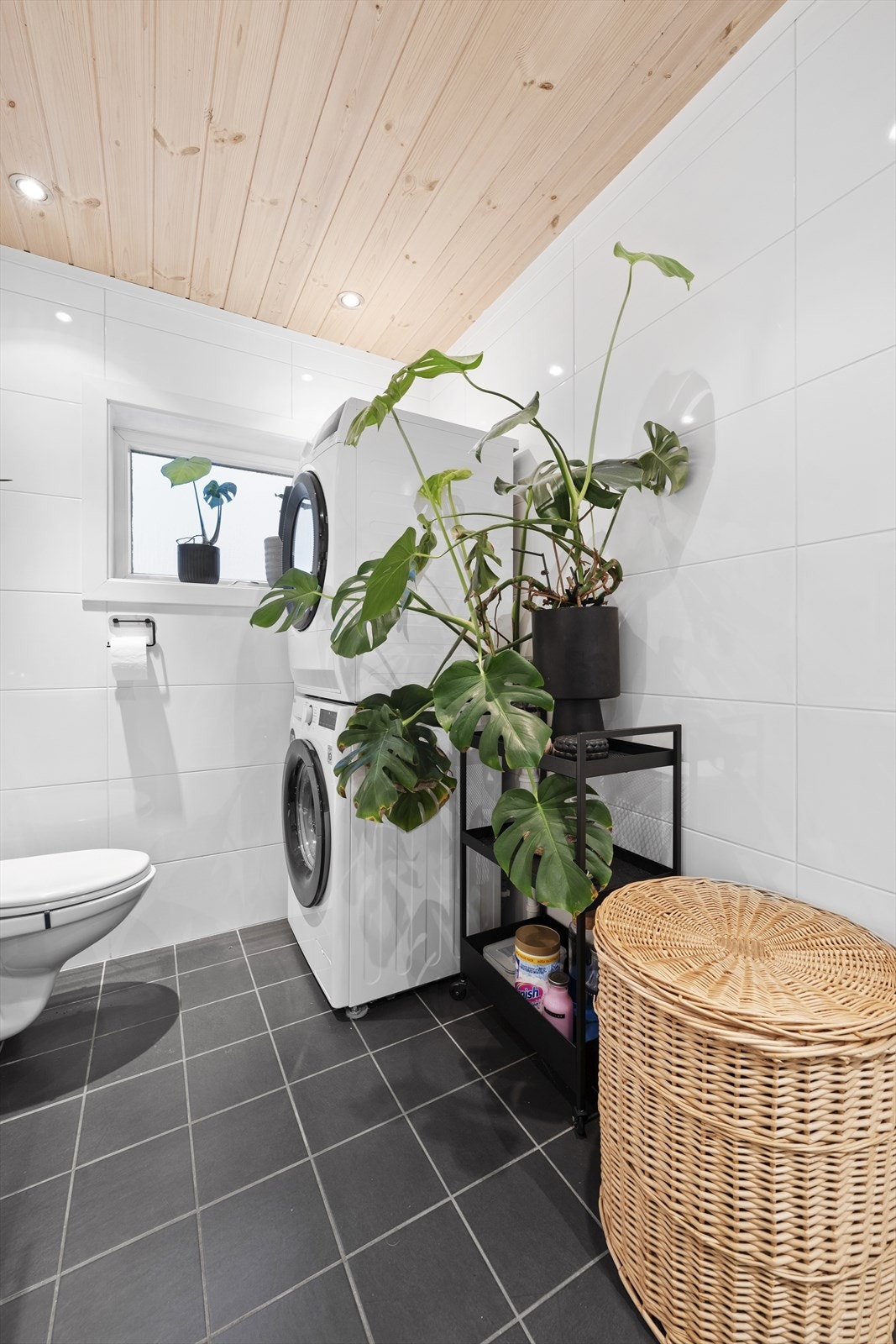 God plass til vaskesøyle på baderommet. Galleribilde