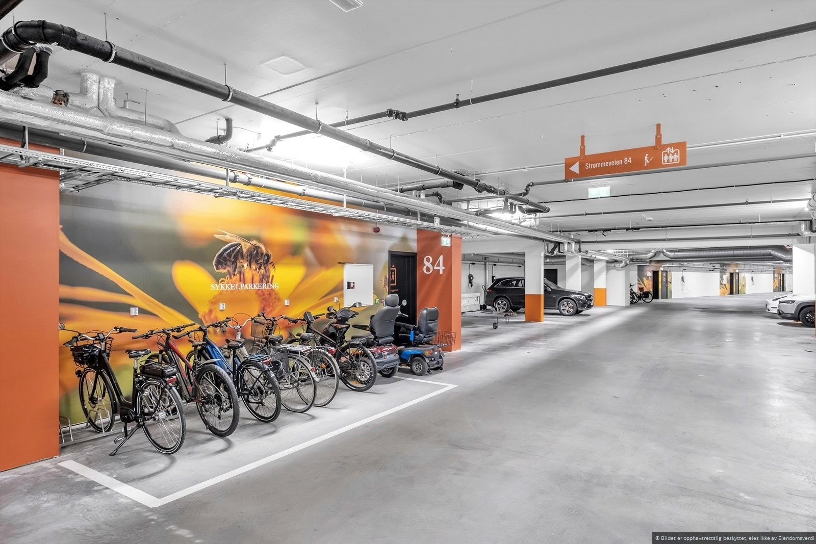 Garasjekjeller og sykkelparkering Galleribilde