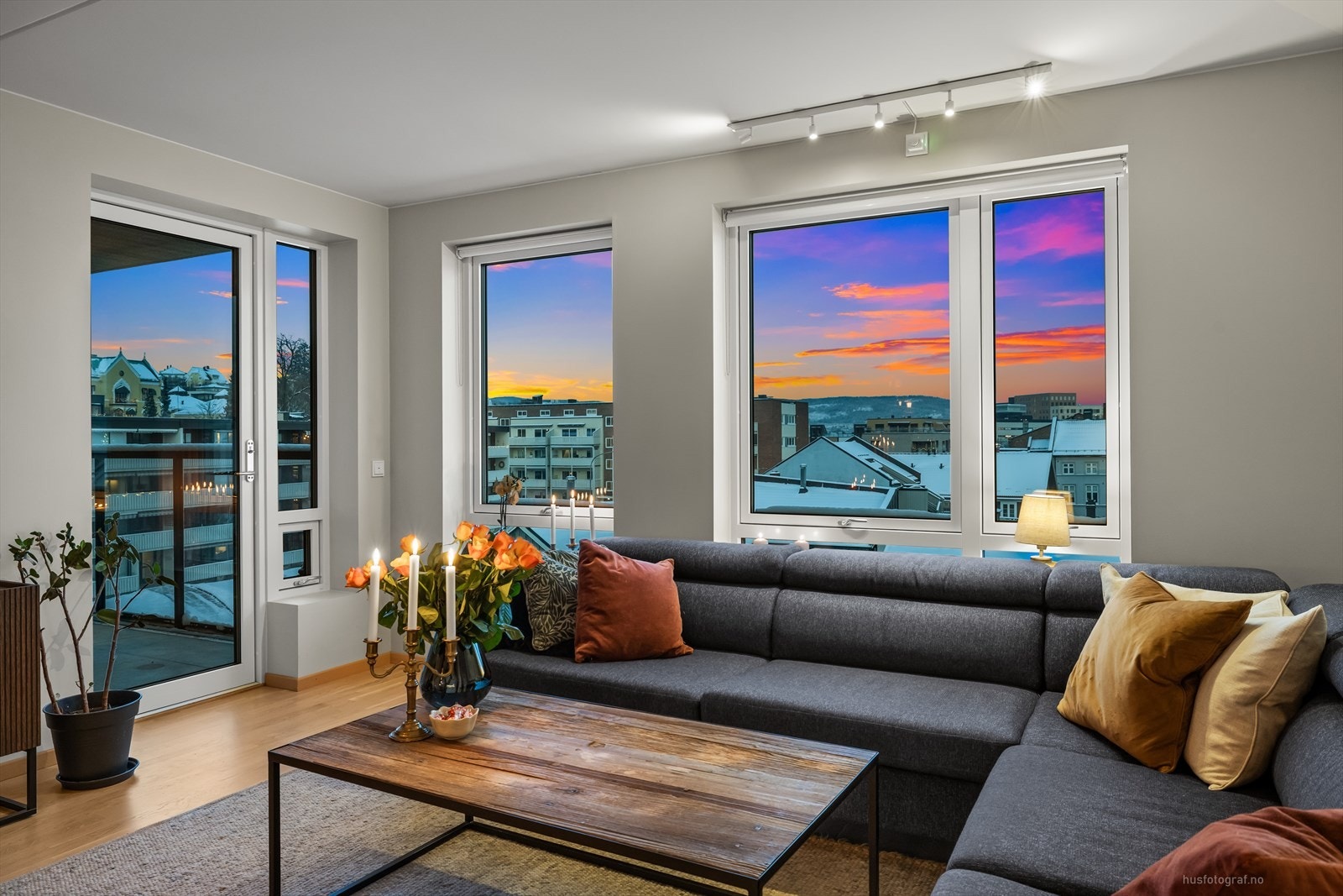 Leiligheten har en høy beliggenhet i 4. etg, oppleves som lys og luftig. Galleribilde