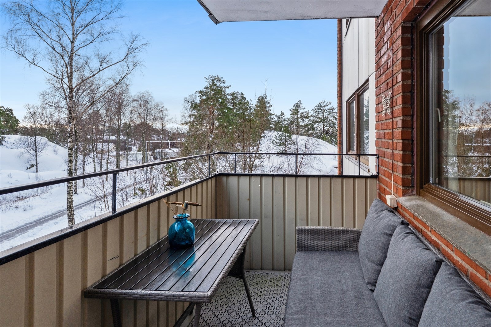 Overbygget balkong med luftig utsyn mot sydøst. Galleribilde