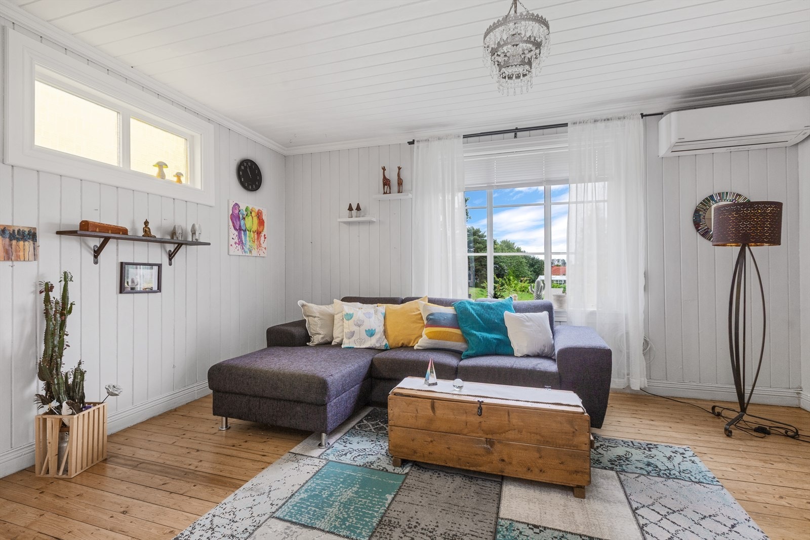 Det er flere stuer i boligen med gode møbleringsmuligheter. Galleribilde