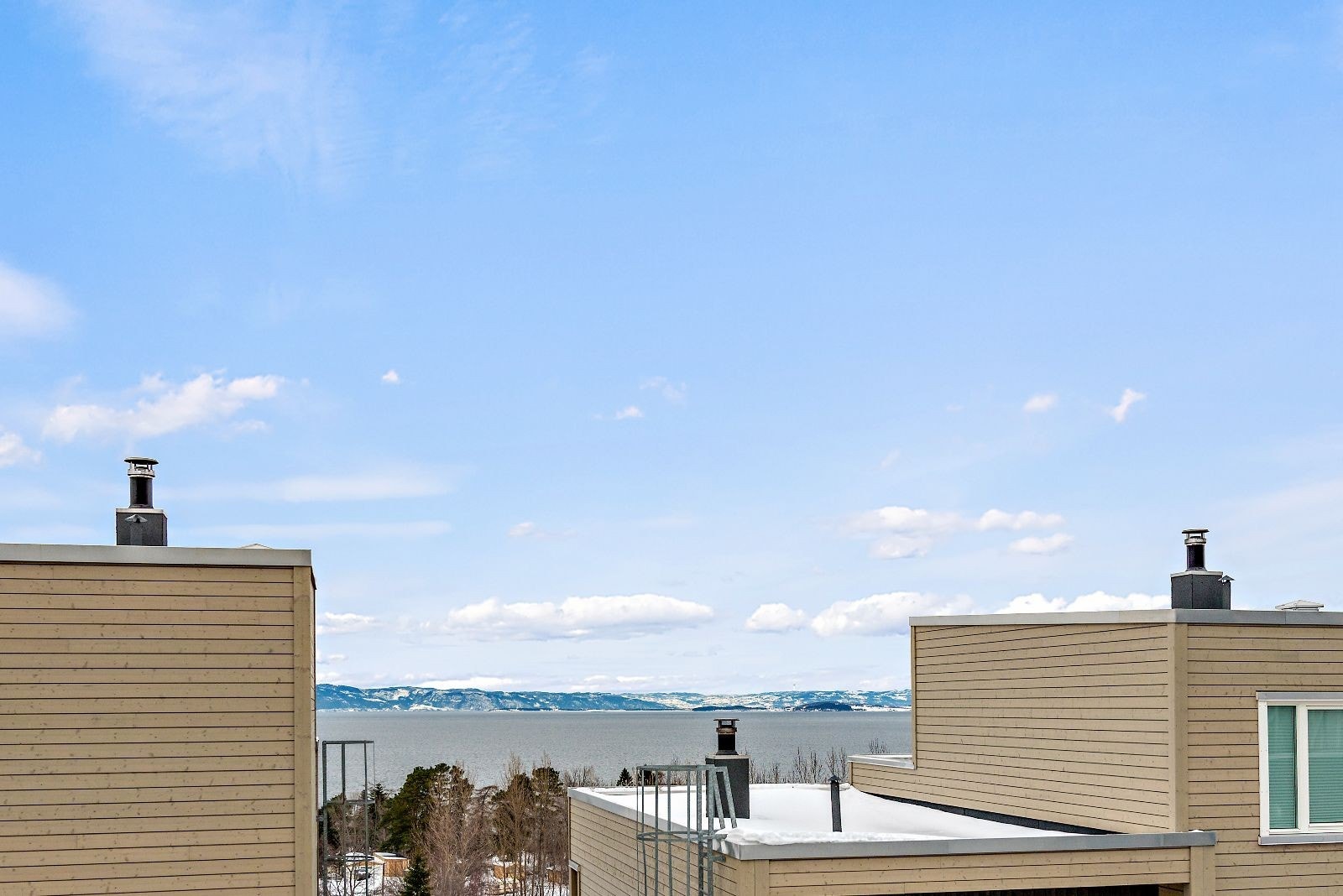 Utsikt mot sjøen fra balkongen Galleribilde
