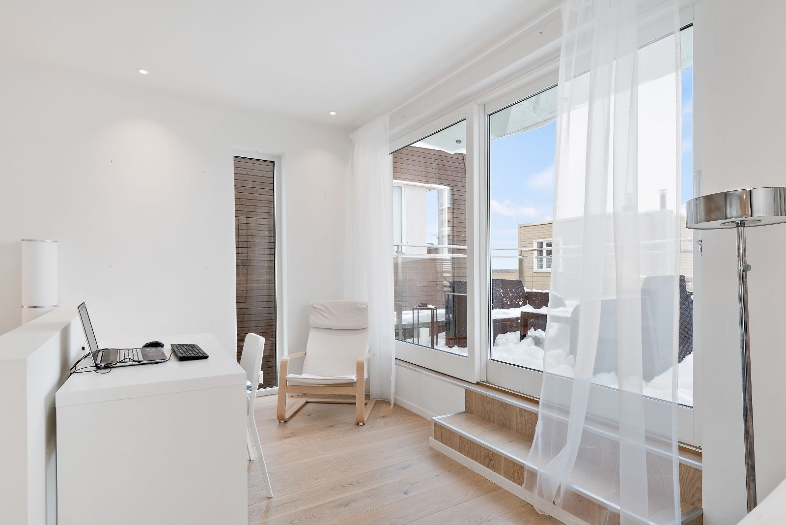 Stuen har også mulighet for en kontor/skriveplass om ønskelig. Galleribilde