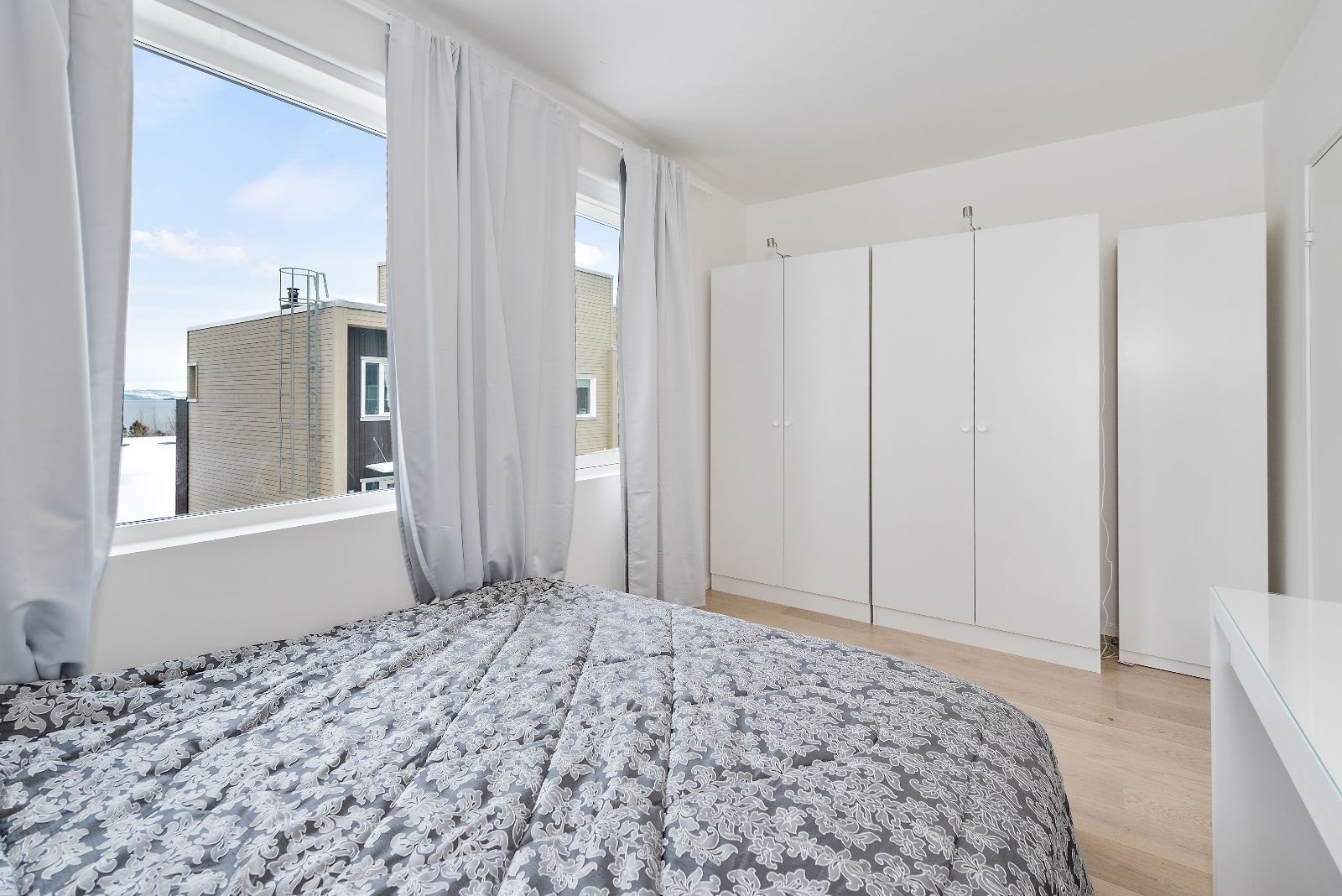 Soverommene ligger i 2.etg sammen med gang og bad. Galleribilde