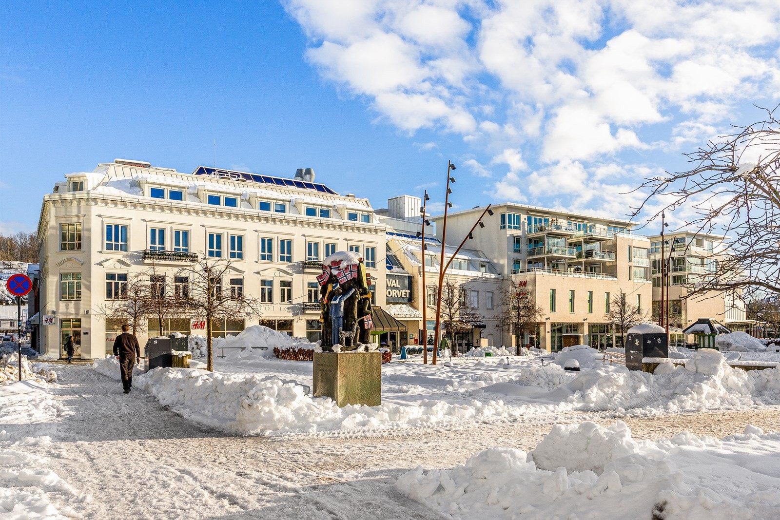 Vinterstemning på torget Galleribilde