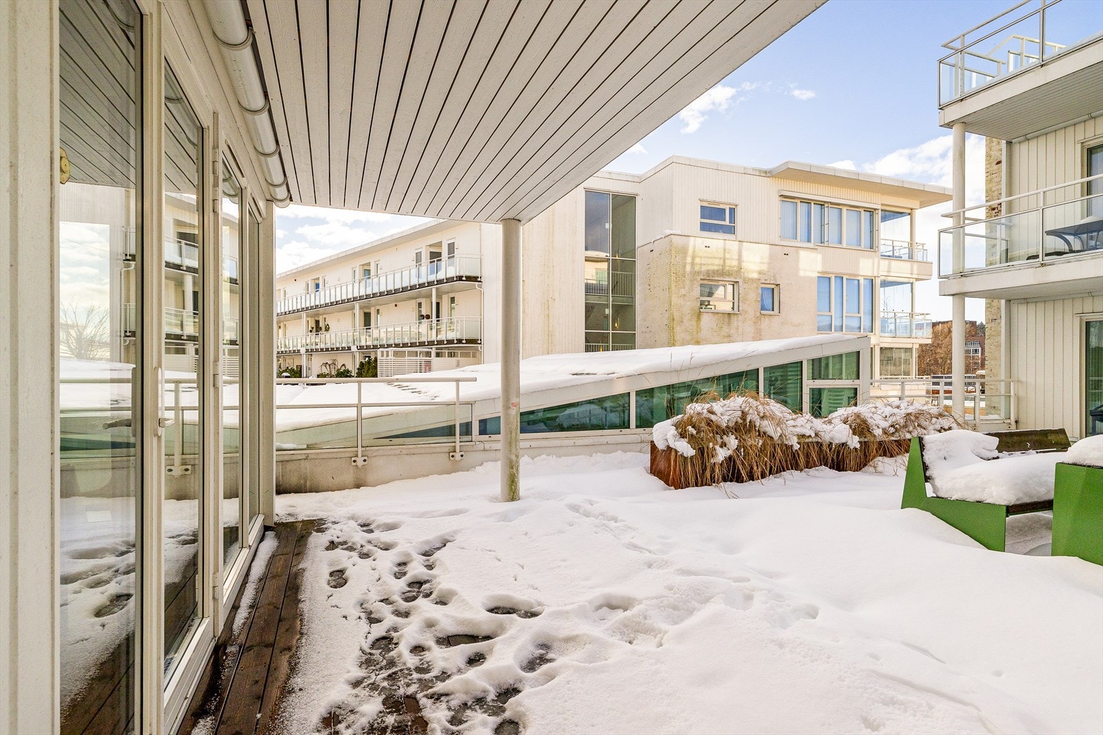 Vestvendt uteplass Galleribilde