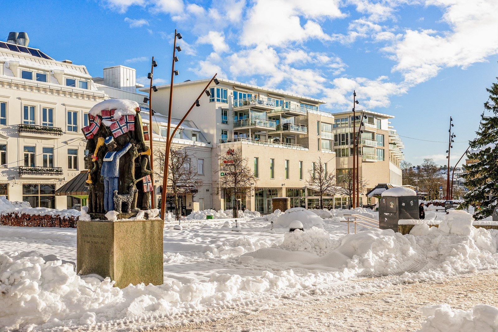 Vinterstemning på torget Galleribilde