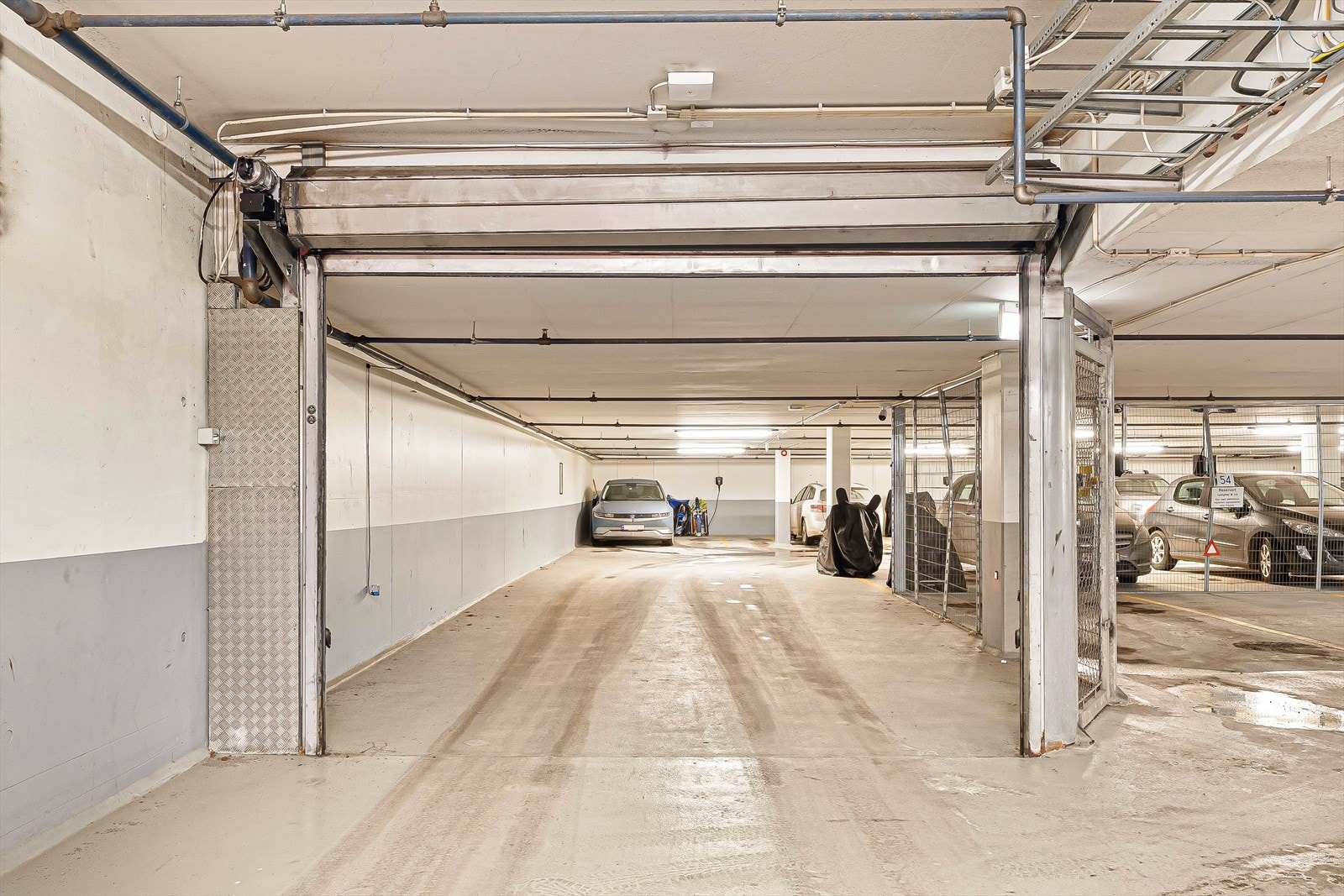 Det medfølger plass i felles garasje kjeller Galleribilde